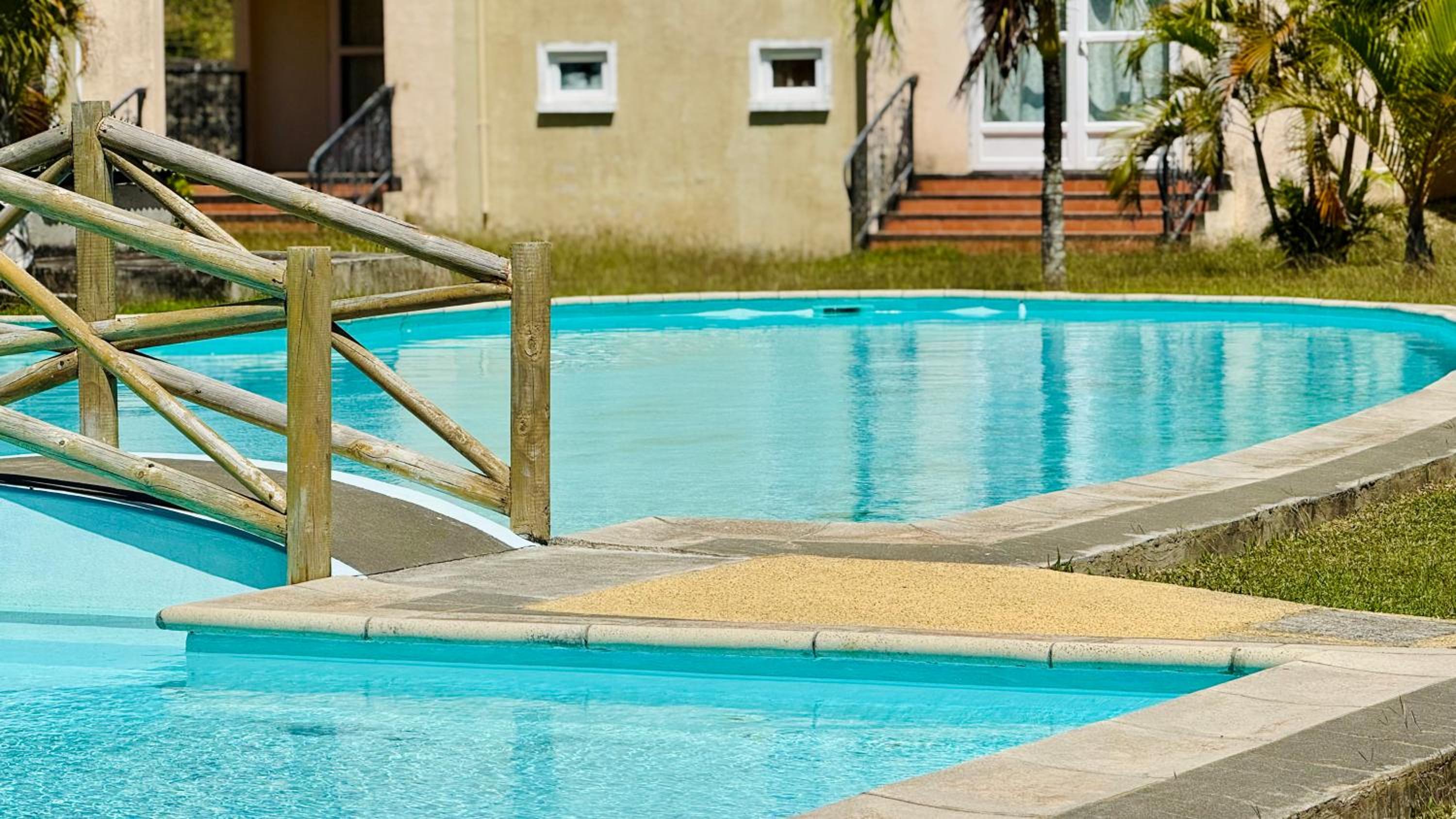 Zephyr House 3BR Pool, Rooftop & Ocean View