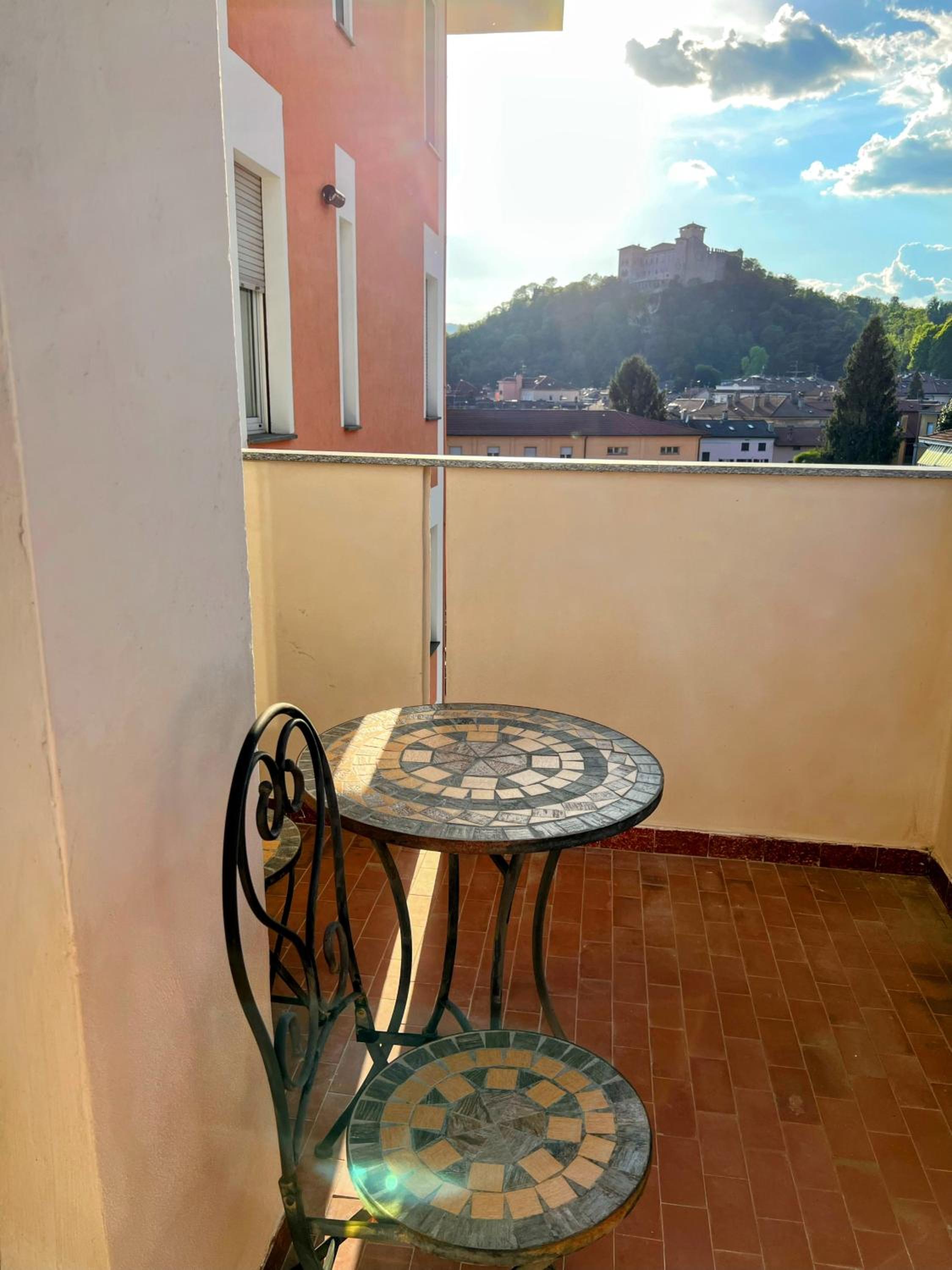 Angera Via Roma