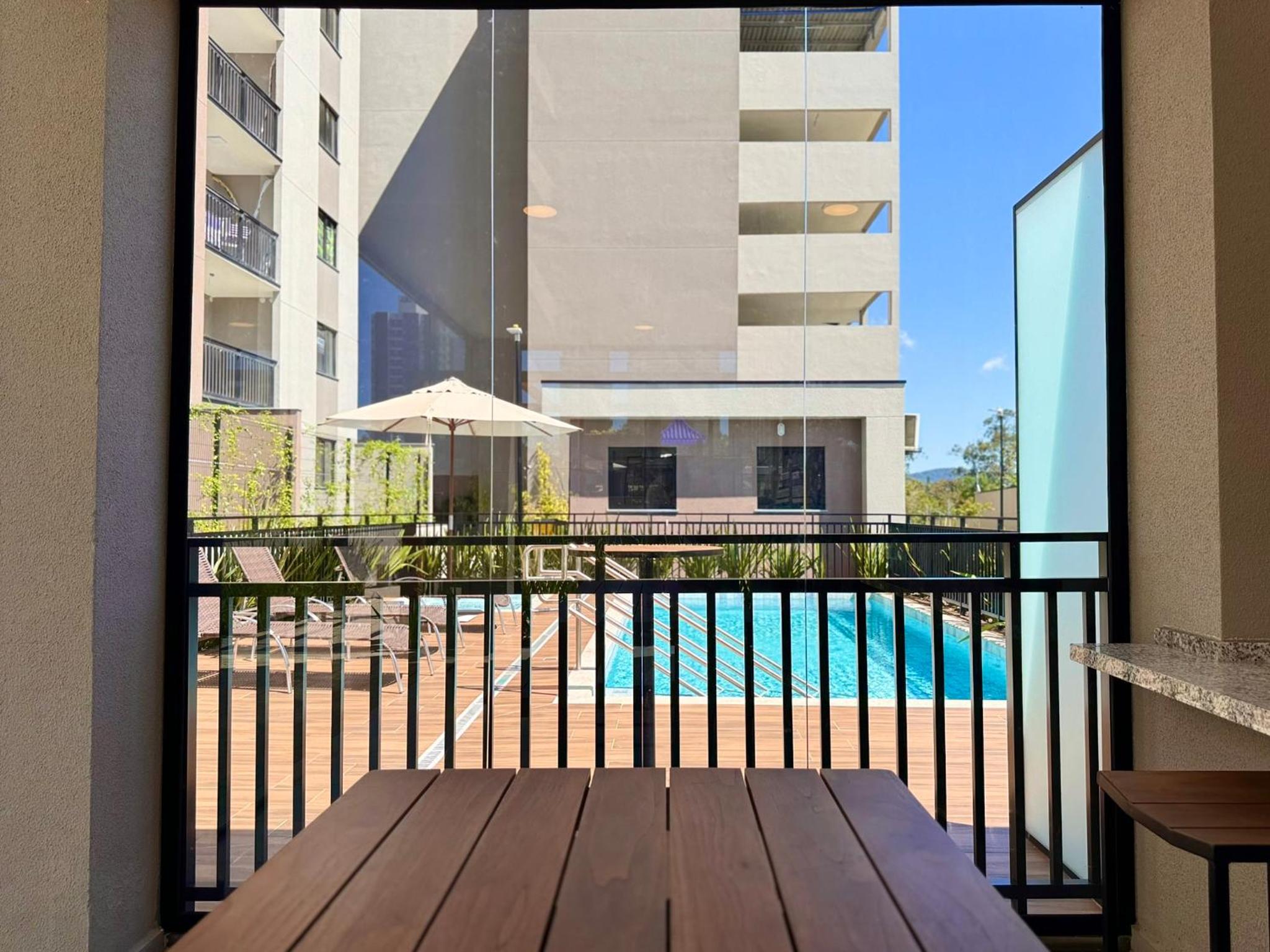 Apto 2 Quartos PISCINA Churrasqueira Wi-Fi Ar Condicionado Cozinha Complata Vaga de Garagem 400m PRAIA Ideal para Famílias ou Amigos Reserve Agora