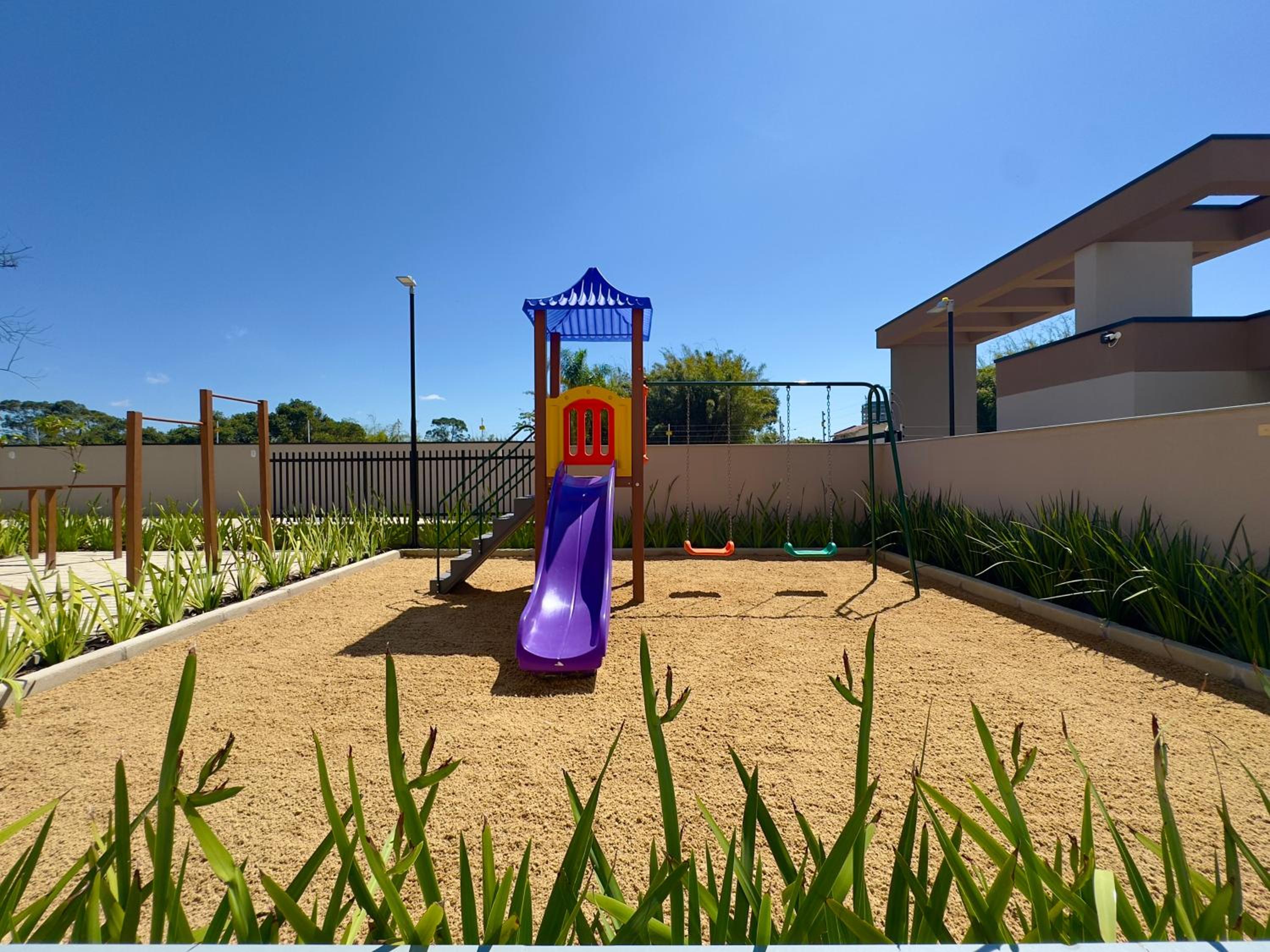 Apto 2 Quartos PISCINA Churrasqueira Wi-Fi Ar Condicionado Cozinha Complata Vaga de Garagem 400m PRAIA Ideal para Famílias ou Amigos Reserve Agora