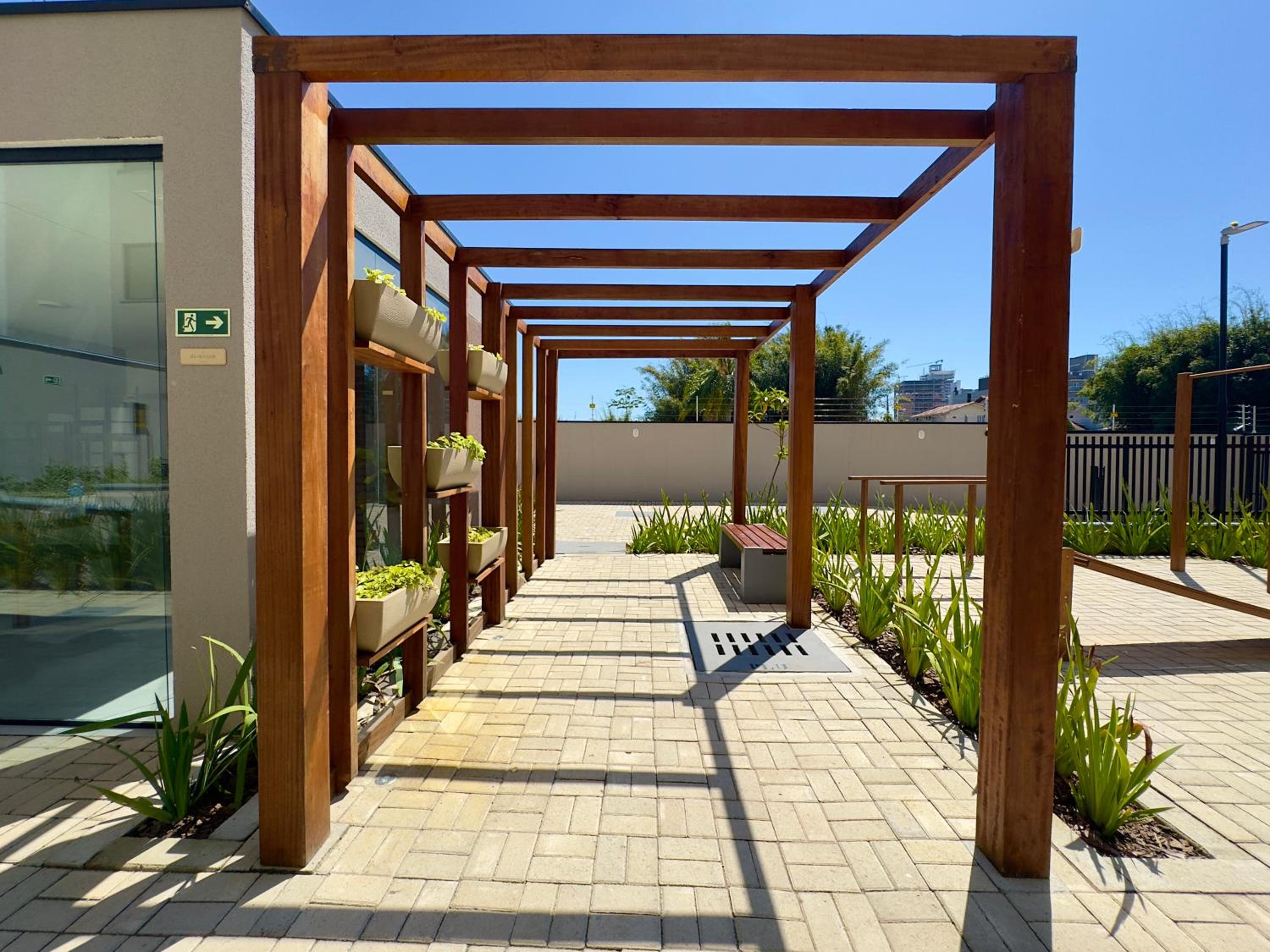 Apto 2 Quartos PISCINA Churrasqueira Wi-Fi Ar Condicionado Cozinha Complata Vaga de Garagem 400m PRAIA Ideal para Famílias ou Amigos Reserve Agora