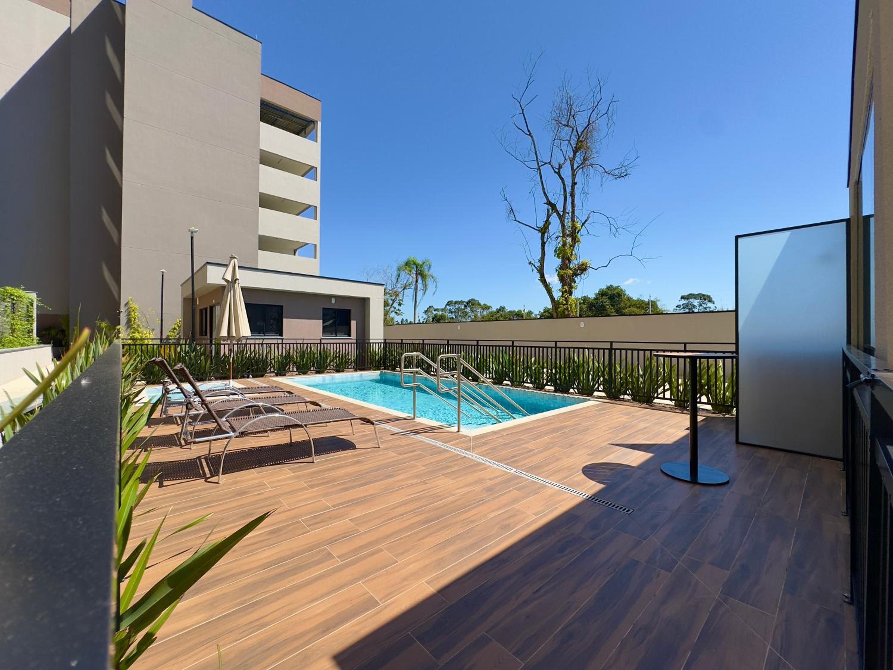 Apto 2 Quartos PISCINA Churrasqueira Wi-Fi Ar Condicionado Cozinha Complata Vaga de Garagem 400m PRAIA Ideal para Famílias ou Amigos Reserve Agora
