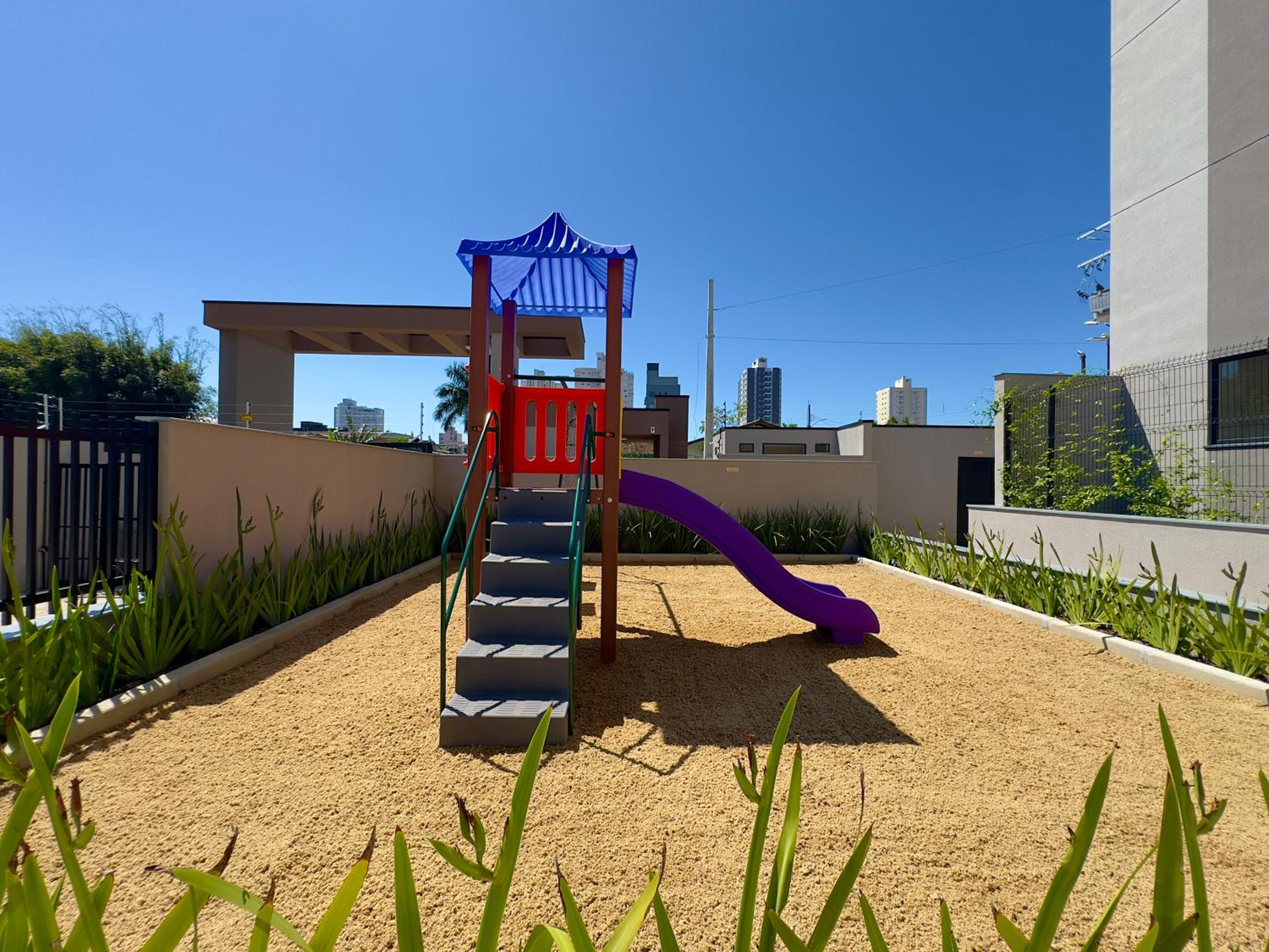 Apto 2 Quartos PISCINA Churrasqueira Wi-Fi Ar Condicionado Cozinha Complata Vaga de Garagem 400m PRAIA Ideal para Famílias ou Amigos Reserve Agora