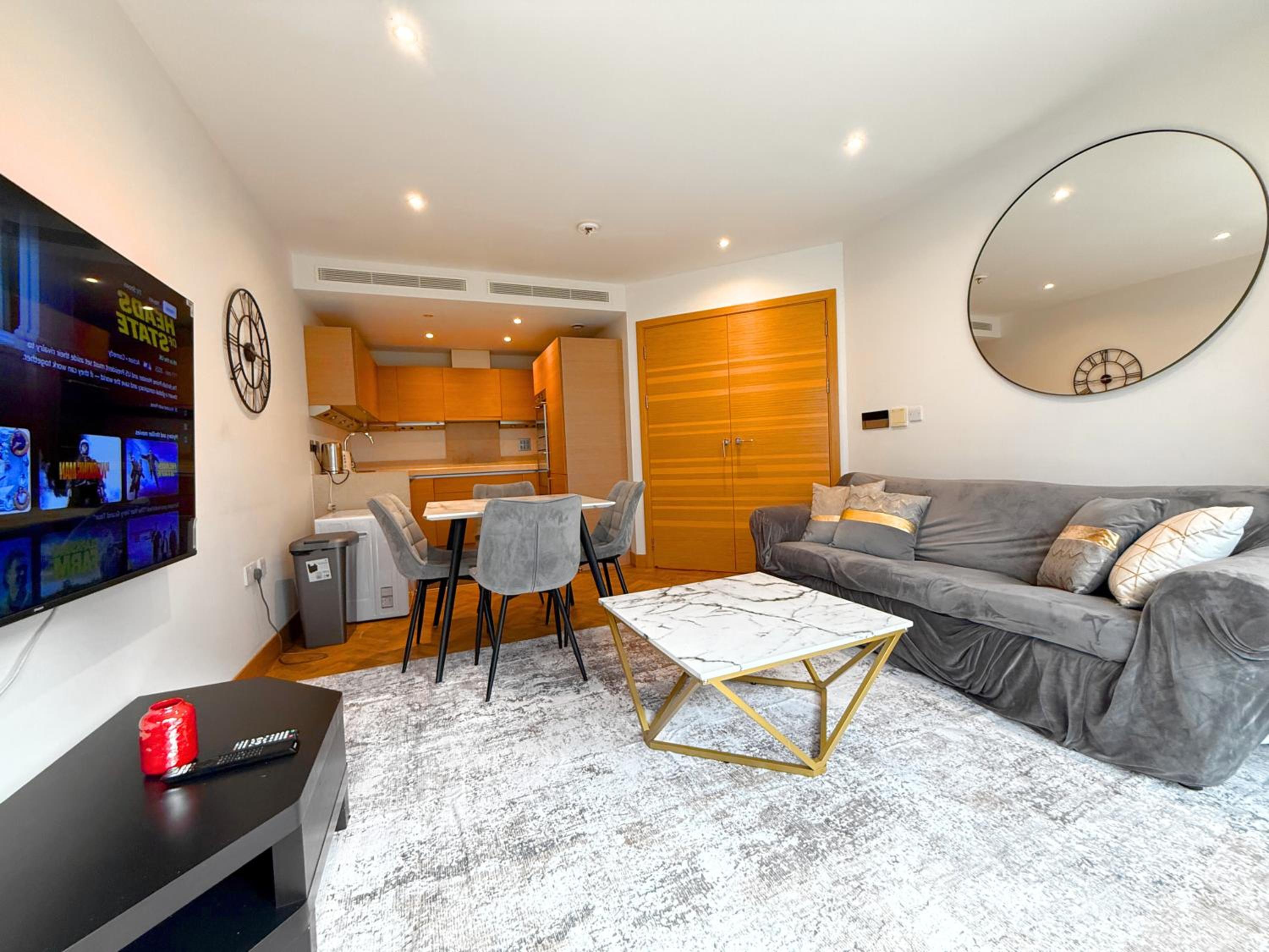 Battersea Power Station 2Bed 2Bath, Riverside Balcony Terrace, AC, 1000MB internet speed