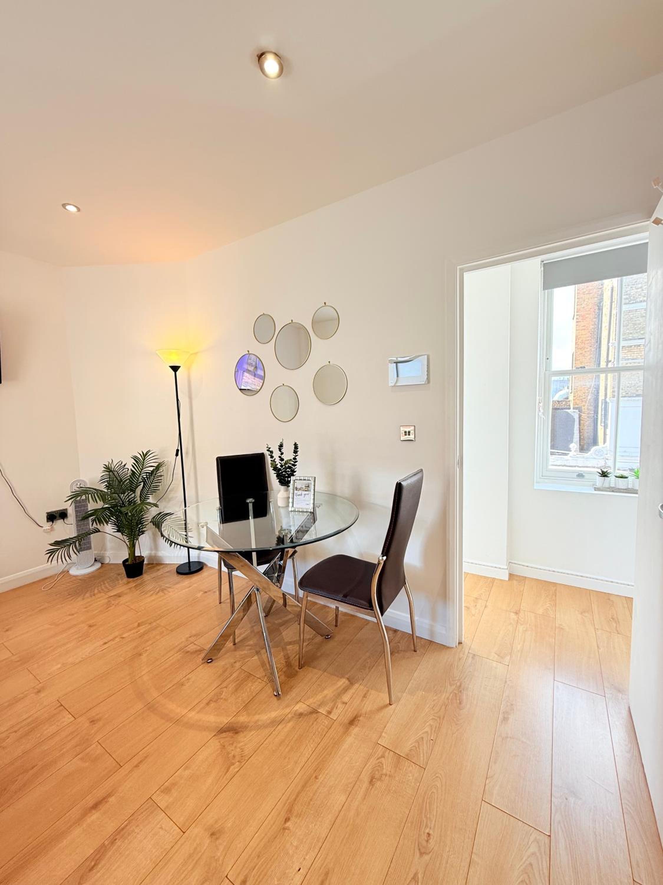 The Battersea Park Residences Private Rooftop - 10min SOHO & Oxford Street