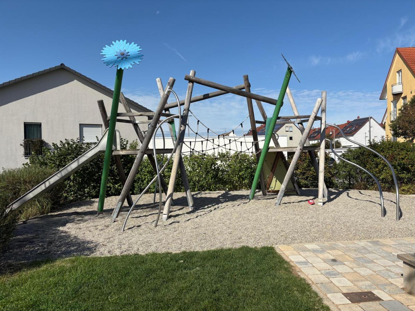 Gehobenes Wohnen mit Balkon, Parkplatz und keine 10 Minuten in die City