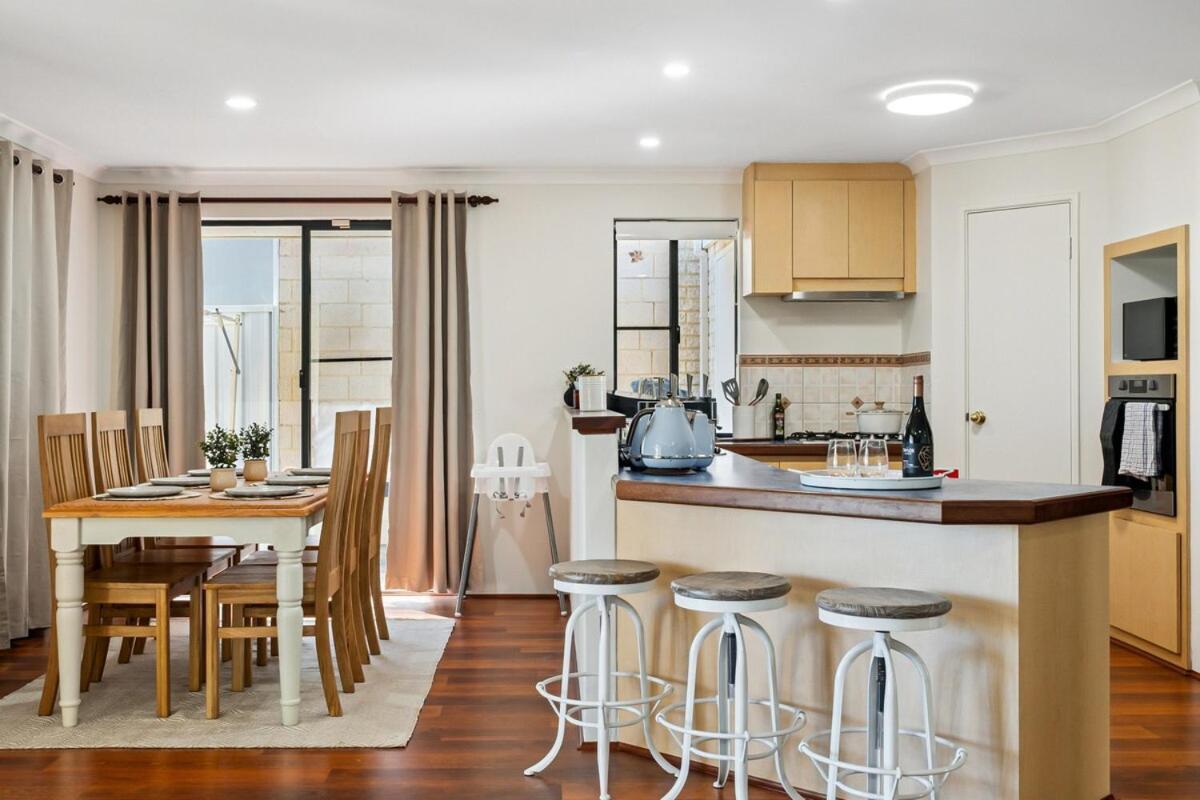 Beachside Stay, Cafes Nearby, 300Mbps WiFi