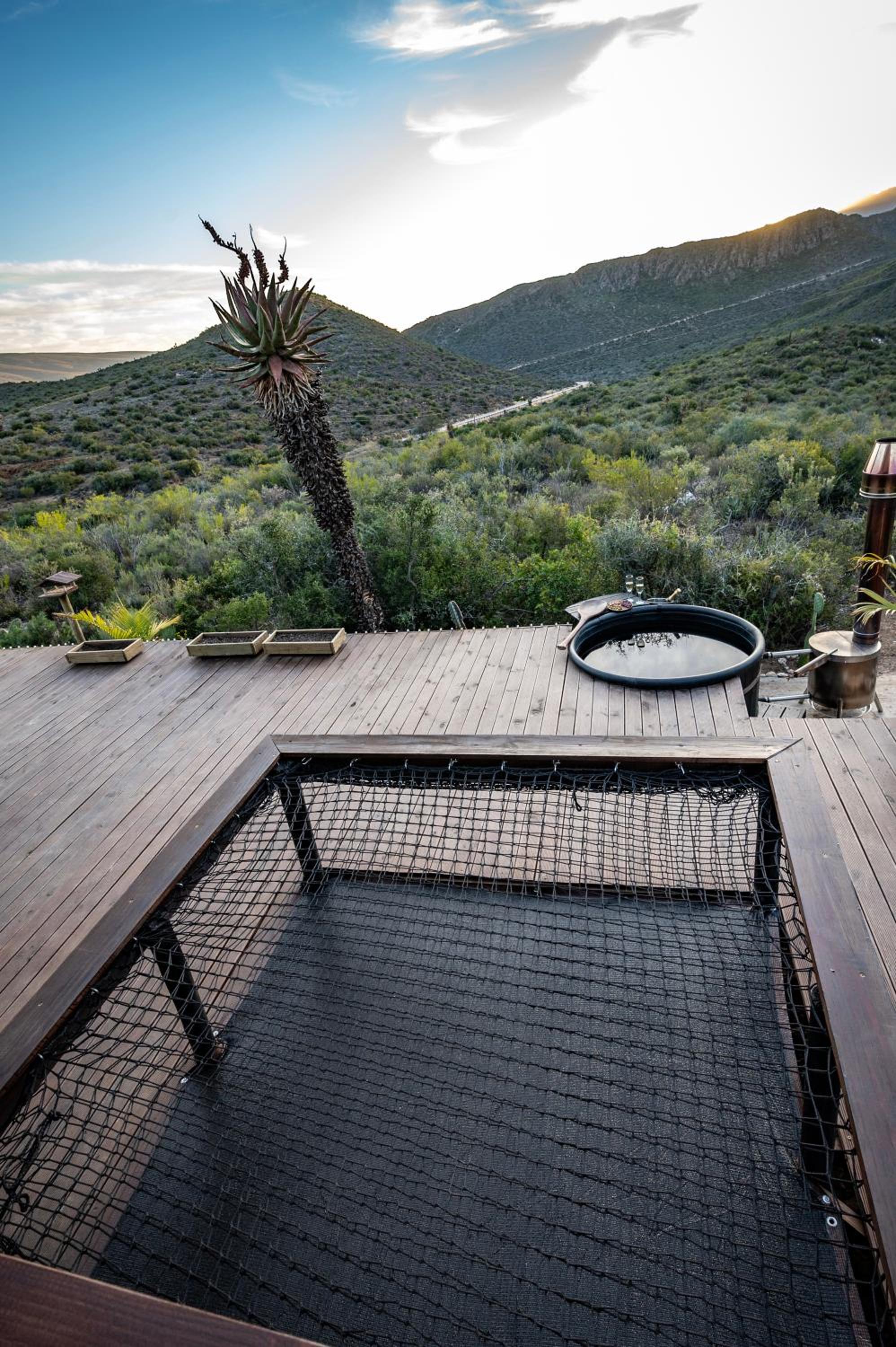 Matilo Cabins - Cactus Deck with Hot-tub and Fireplace