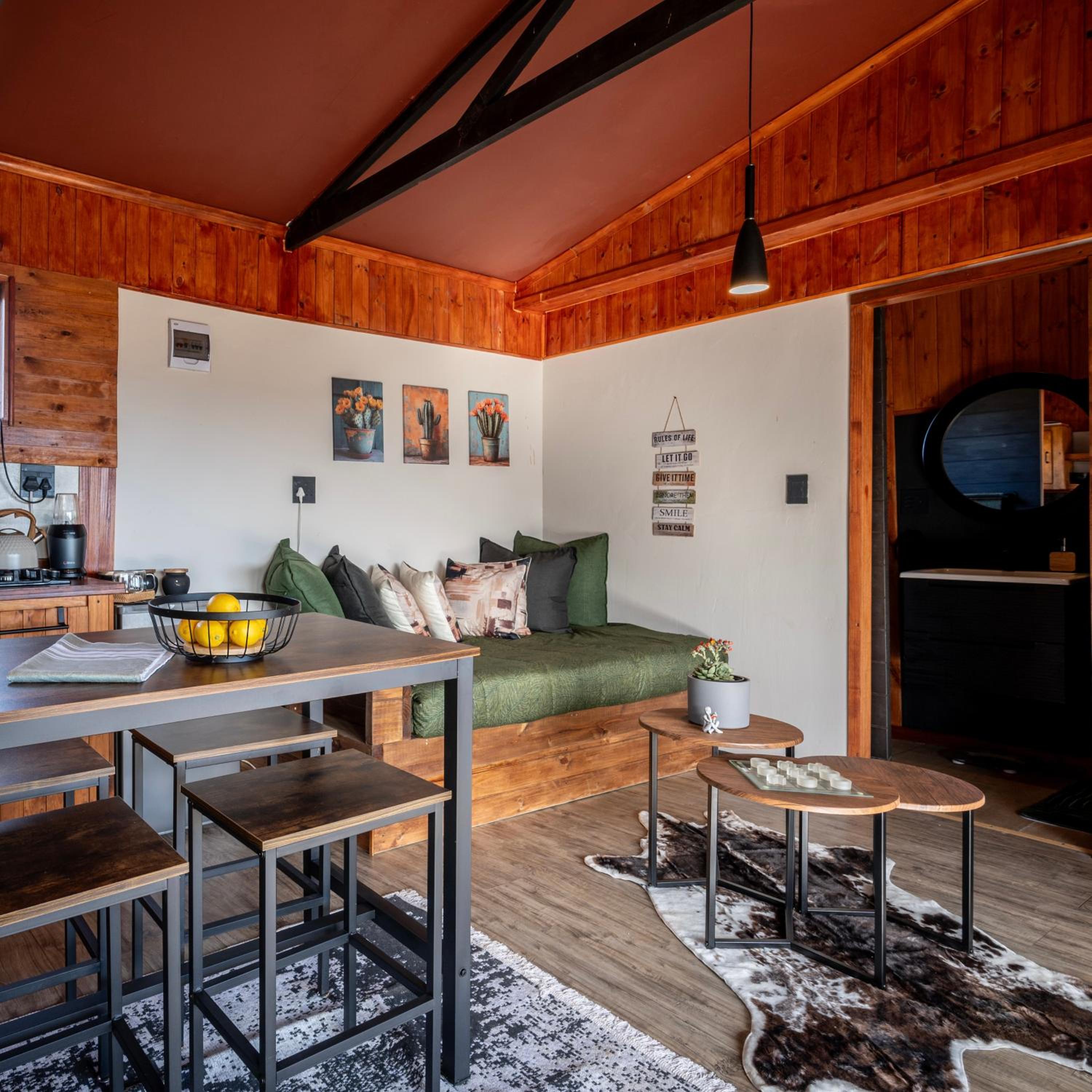 Matilo Cabins - Cactus Deck with Hot-tub and Fireplace
