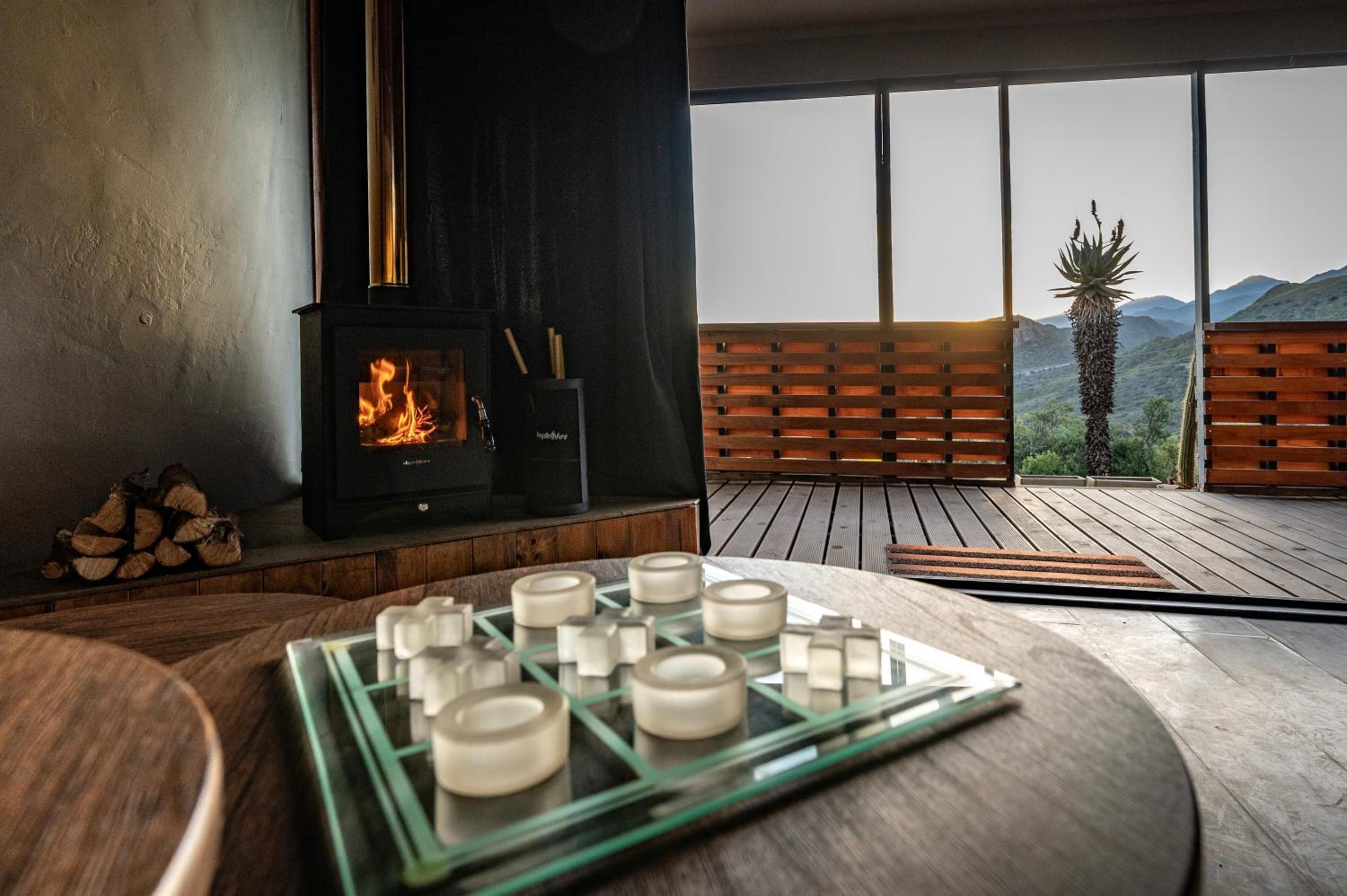 Matilo Cabins - Cactus Deck with Hot-tub and Fireplace