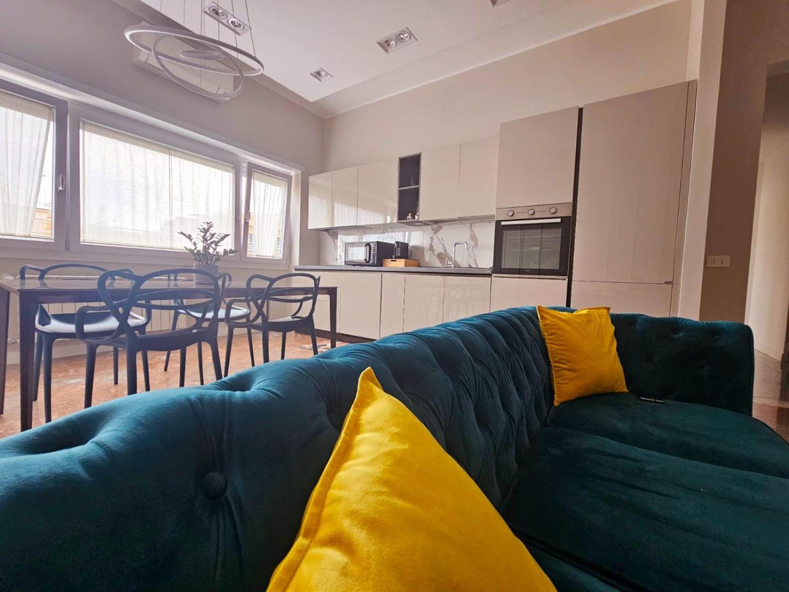 Upper San Pietro elegant flat on metro A with a view