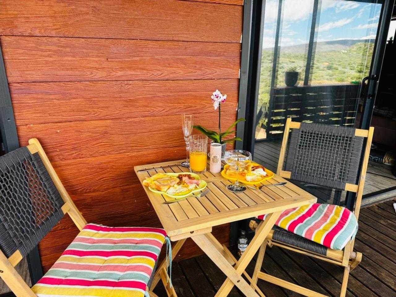 Matilo Cabins - Cactus Deck with Hot-tub and Fireplace