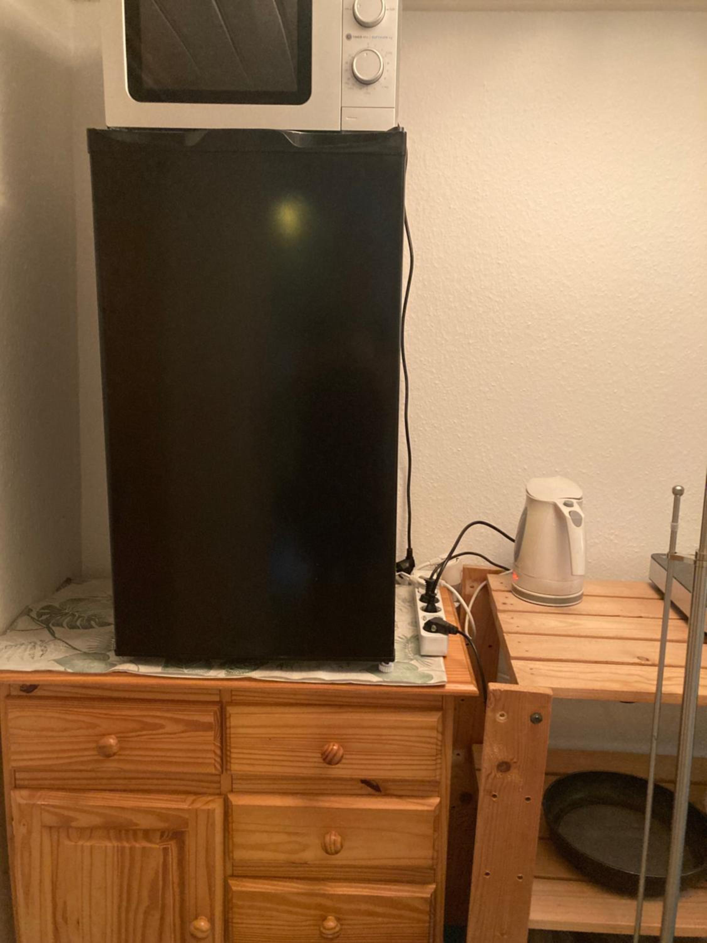 Ruhiges ganzes Apartment Self Check-in 45 m zwei Zimmer Groses Bad Badewanne Kochnische