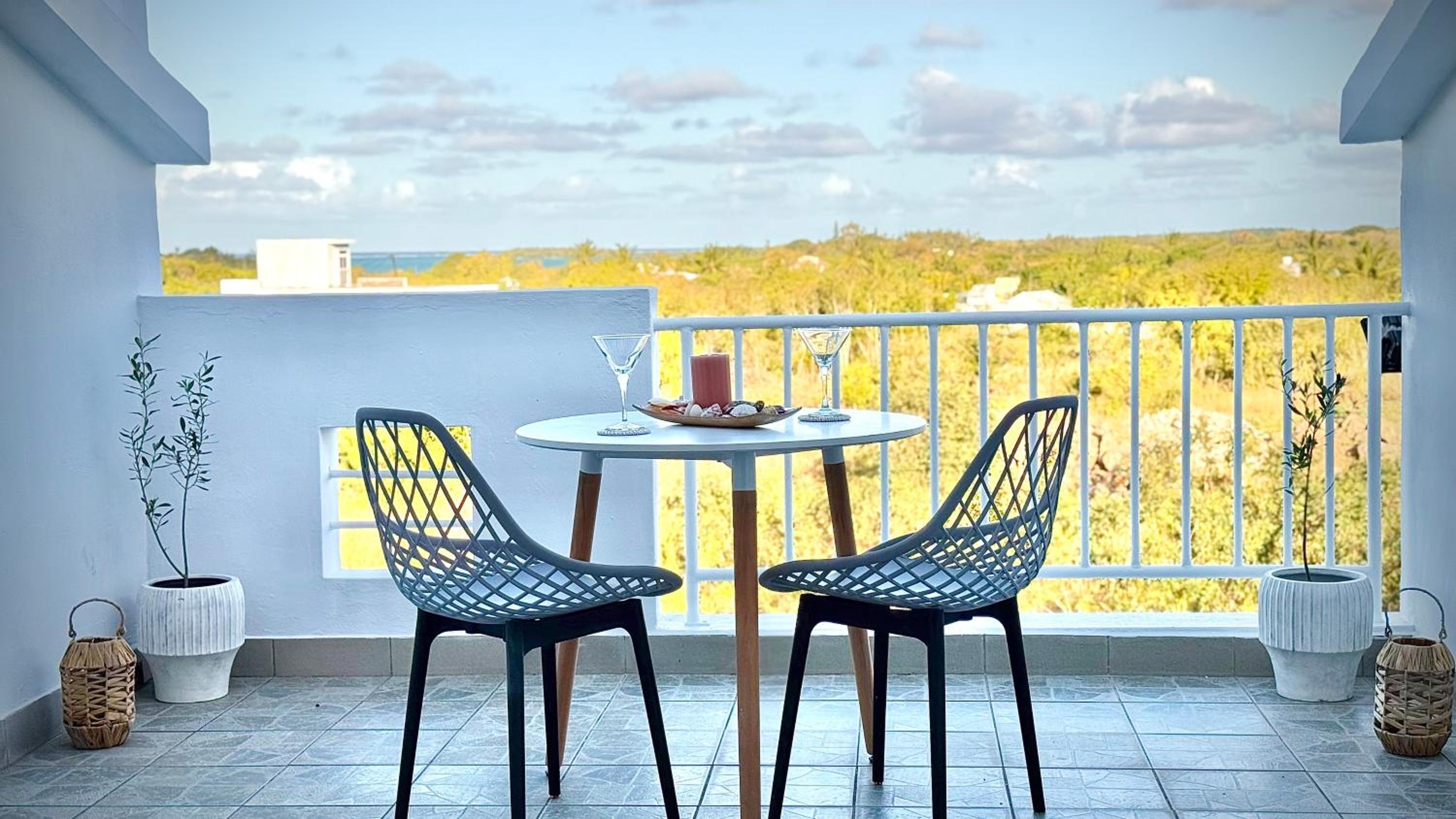 Zephyr House 3BR Pool, Rooftop & Ocean View