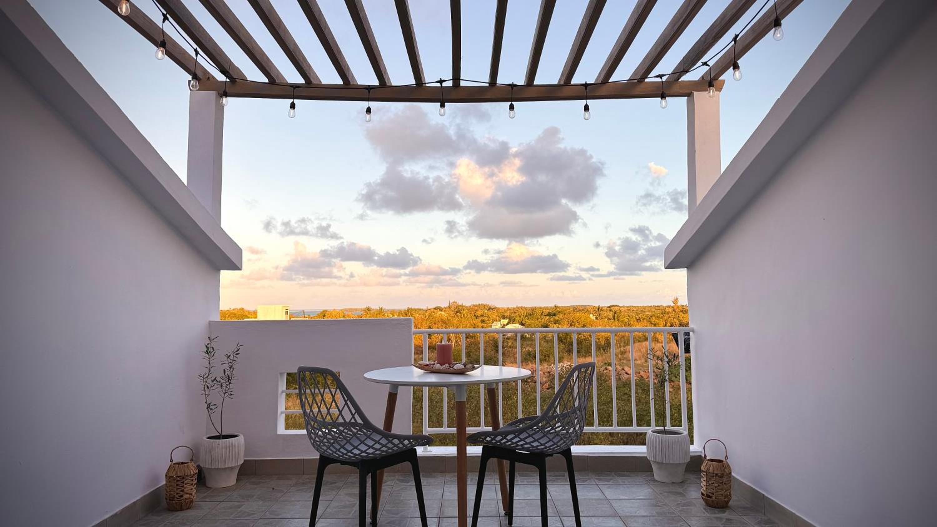 Zephyr House 3BR Pool, Rooftop & Ocean View