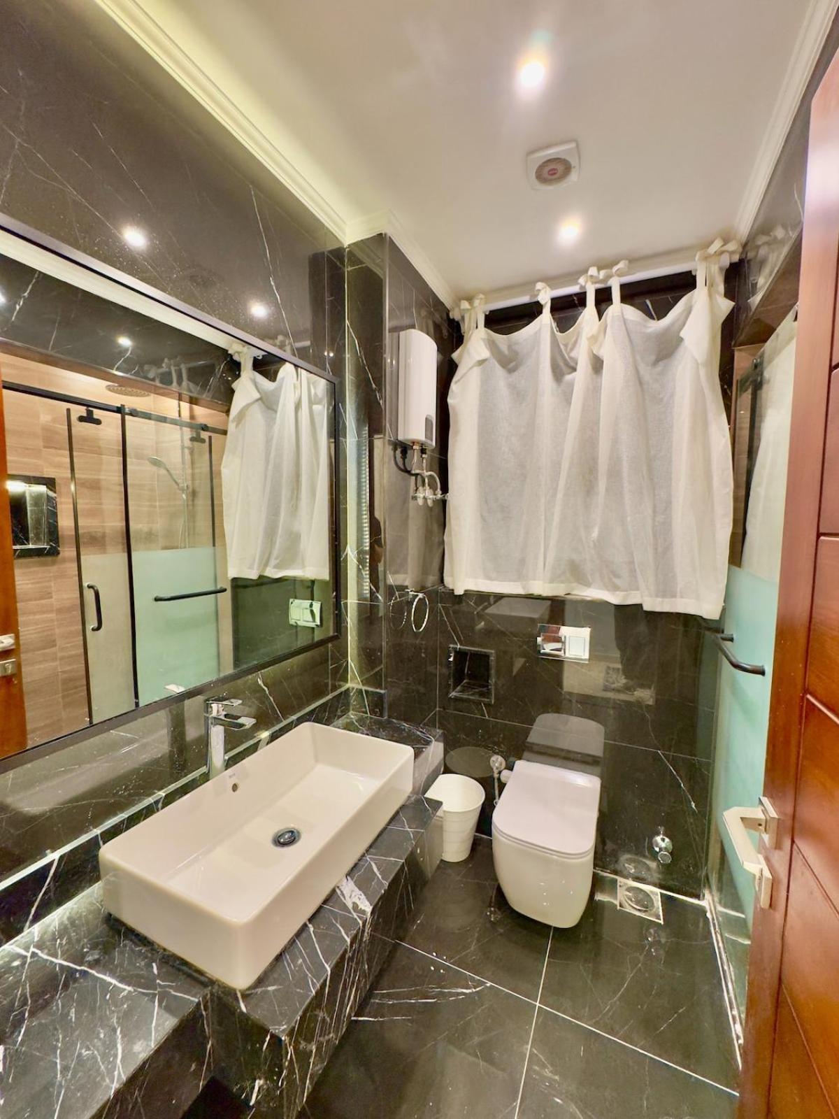 Quiet & Secure 3BR in Stone Residence, New Cairo