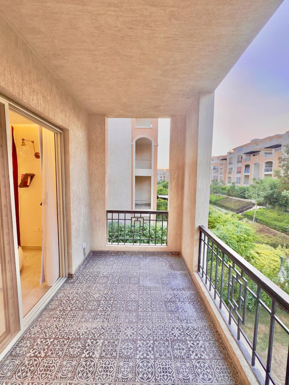 Quiet & Secure 3BR in Stone Residence, New Cairo