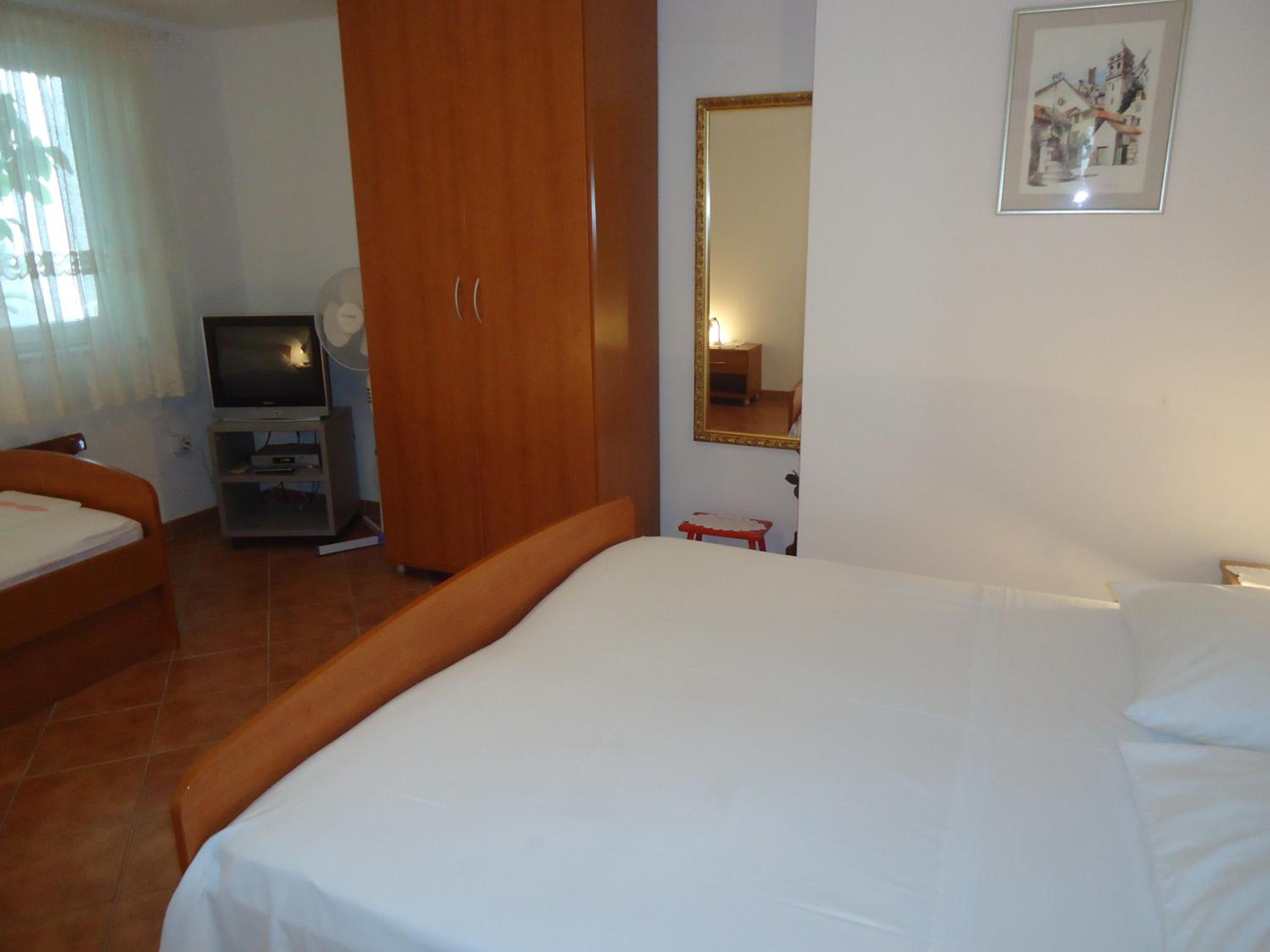 Omiš apartment on the beach view 3