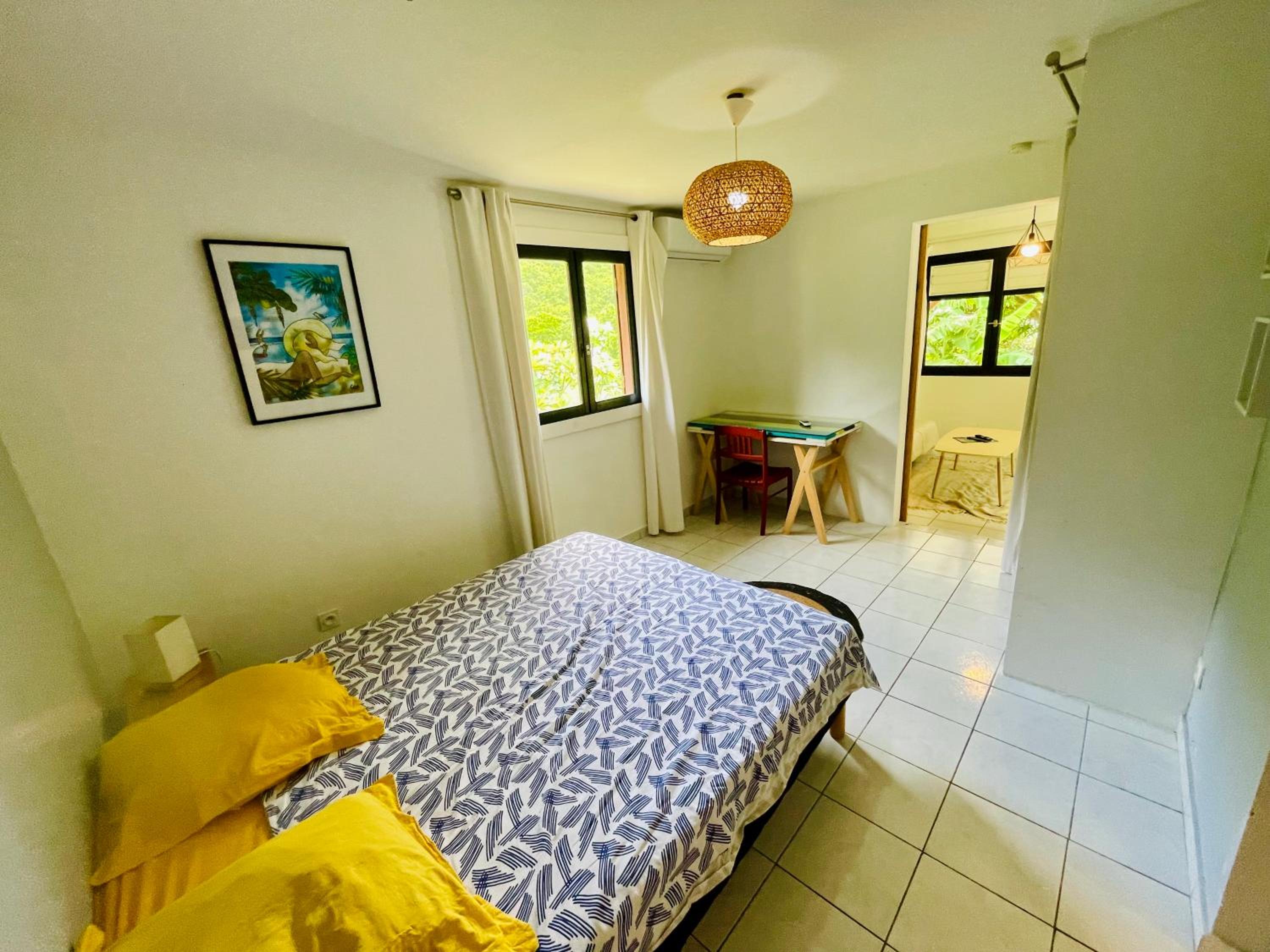 Ti Kaz Houelmont, Vue jardin tropical, proche plage de Rivière-Sens