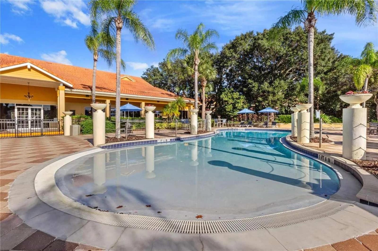 Bright 3B w Pool Close to Disney Encantada 8545