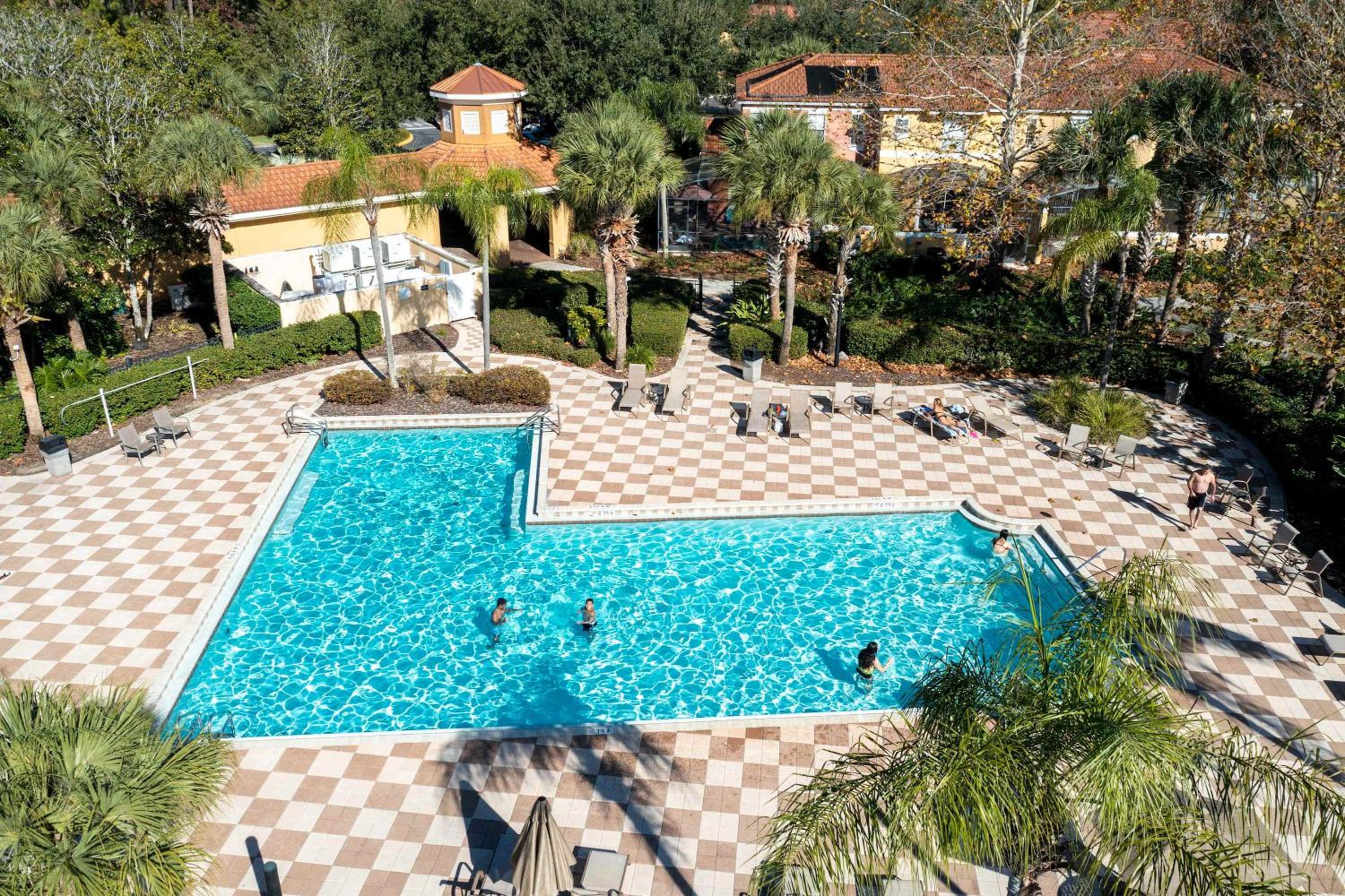 Bright 3B w Pool Close to Disney Encantada 8545