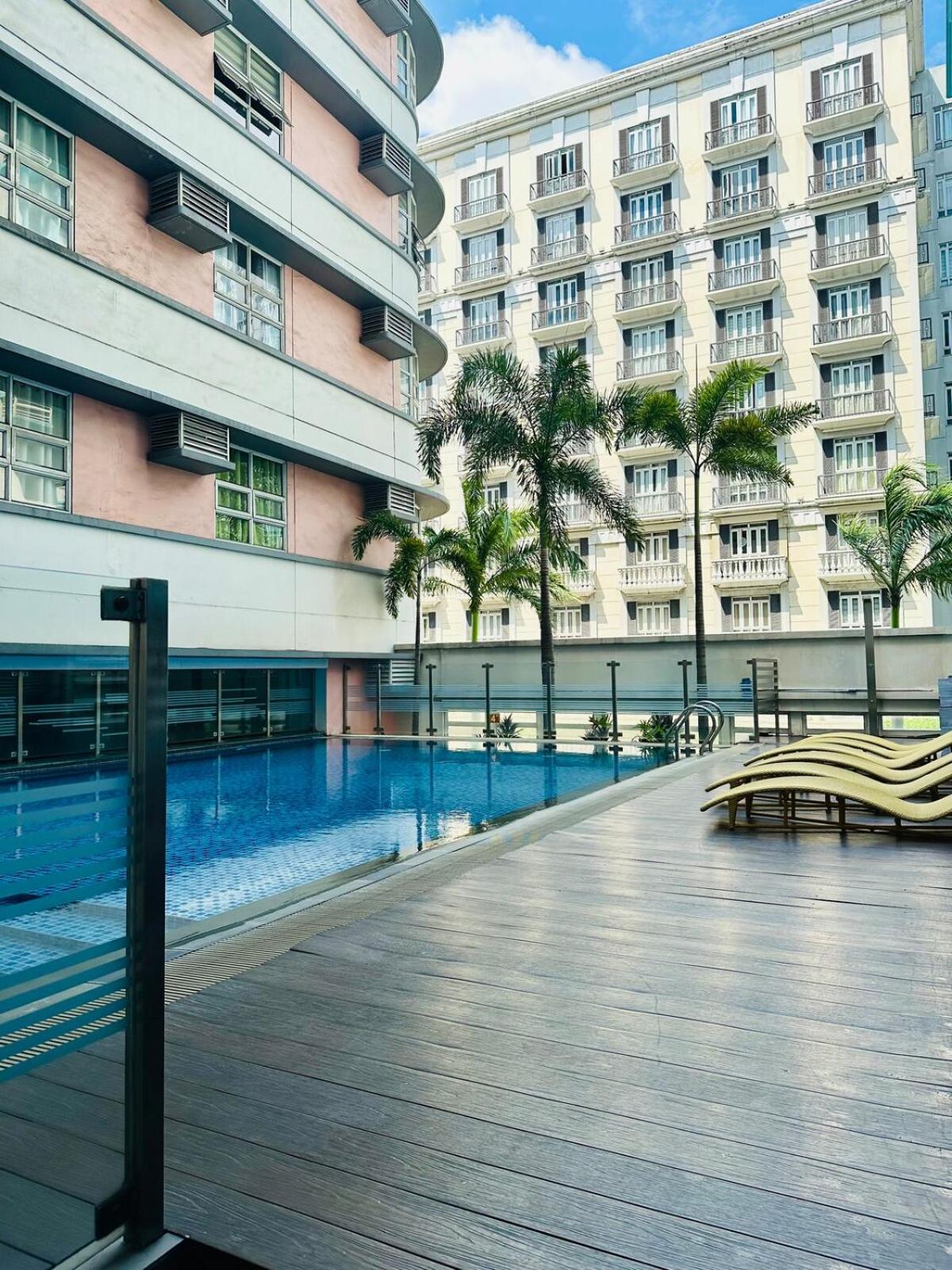 We Vibe, 101 Newport Blvd near the airport NAIA 3