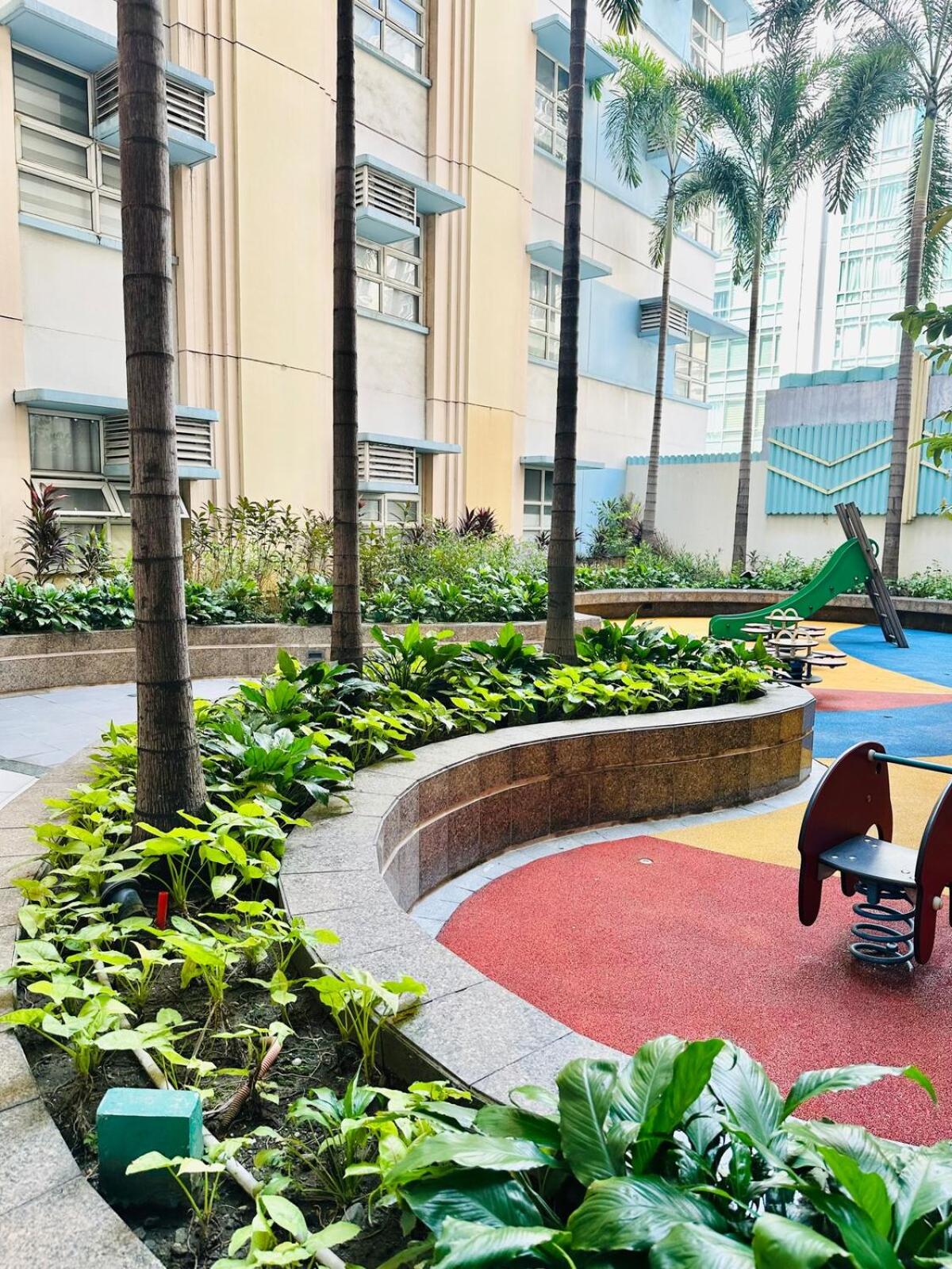 We Vibe, 101 Newport Blvd near the airport NAIA 3
