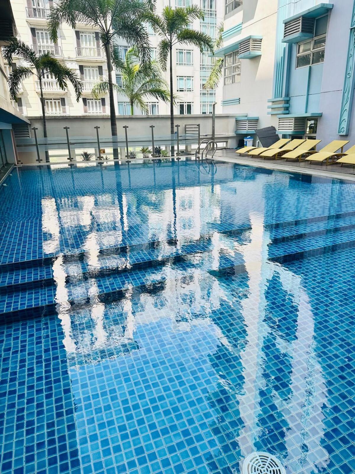 We Vibe, 101 Newport Blvd near the airport NAIA 3