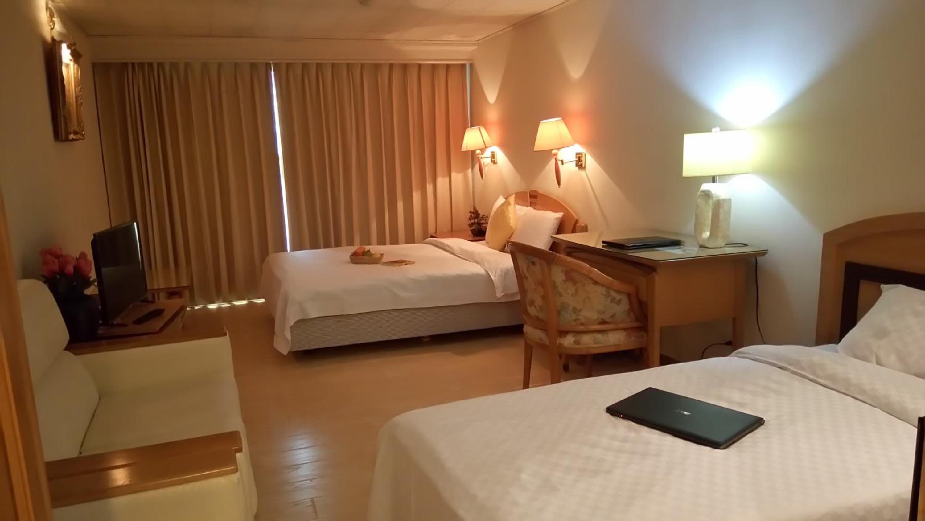 Berkeley Business Hotel Zhongzheng