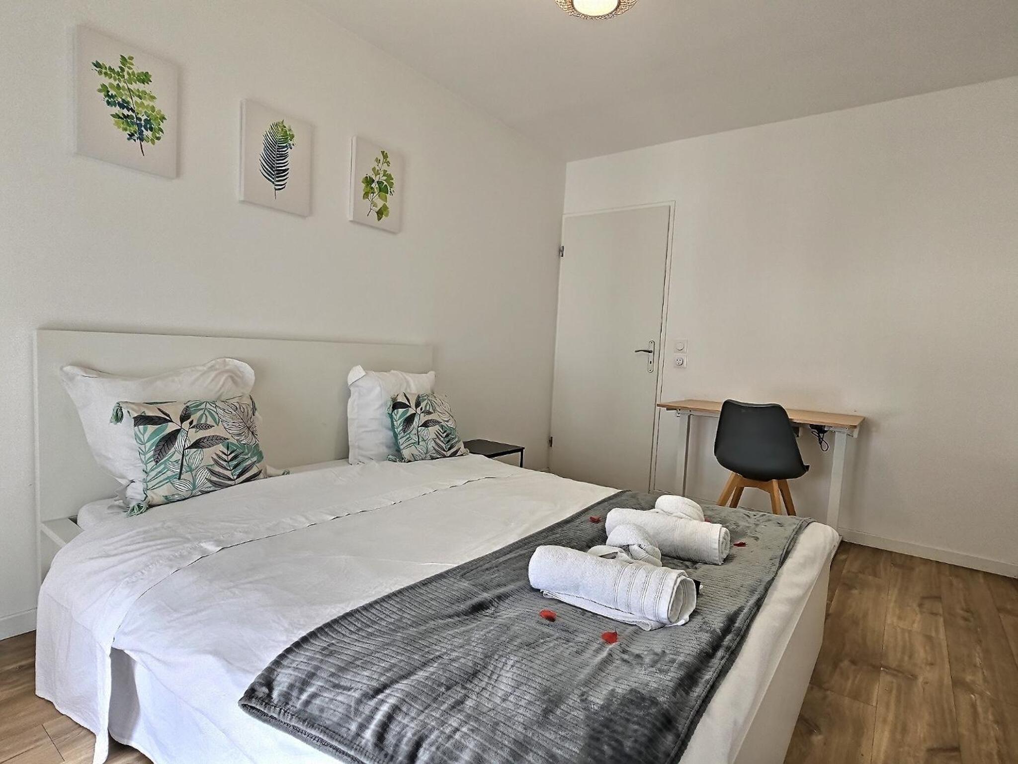 Paris & DisneyLand - 2min From Train Station - Private Indoor Parking