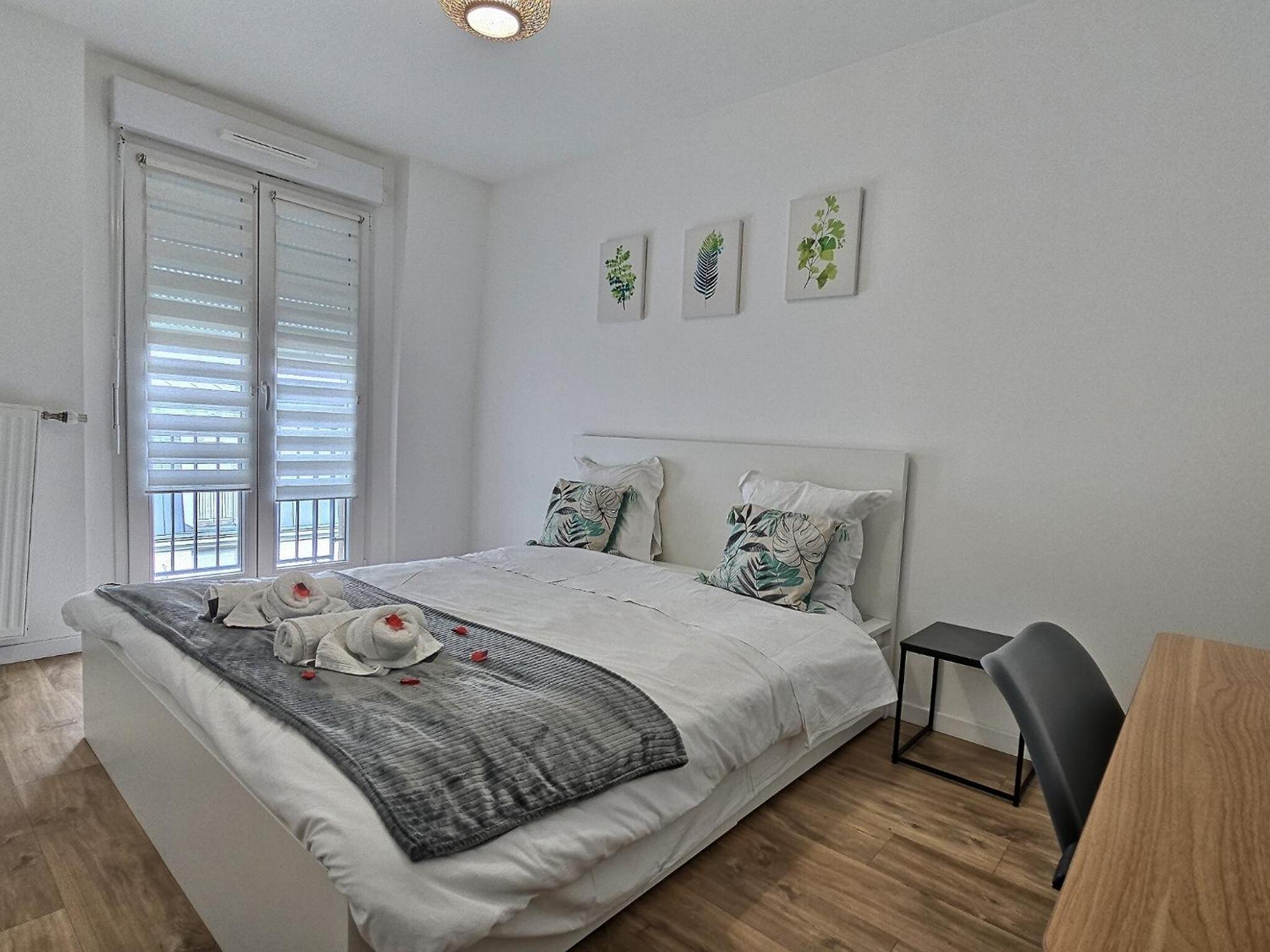 Paris & DisneyLand - 2min From Train Station - Private Indoor Parking