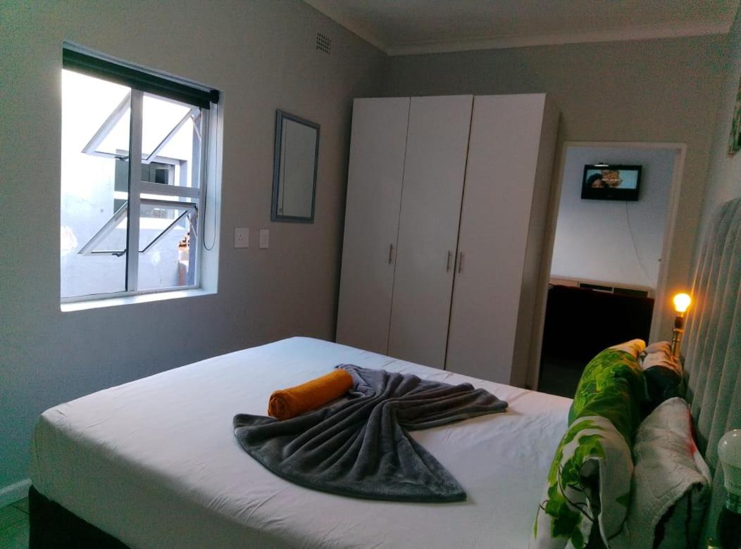 Neo & Ruks Rooms Parow 5