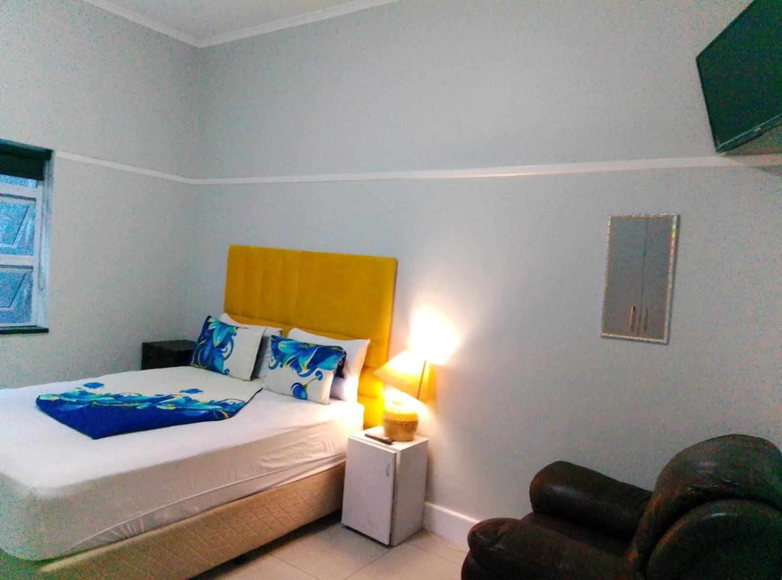 Neo & Ruks Rooms Parow 5
