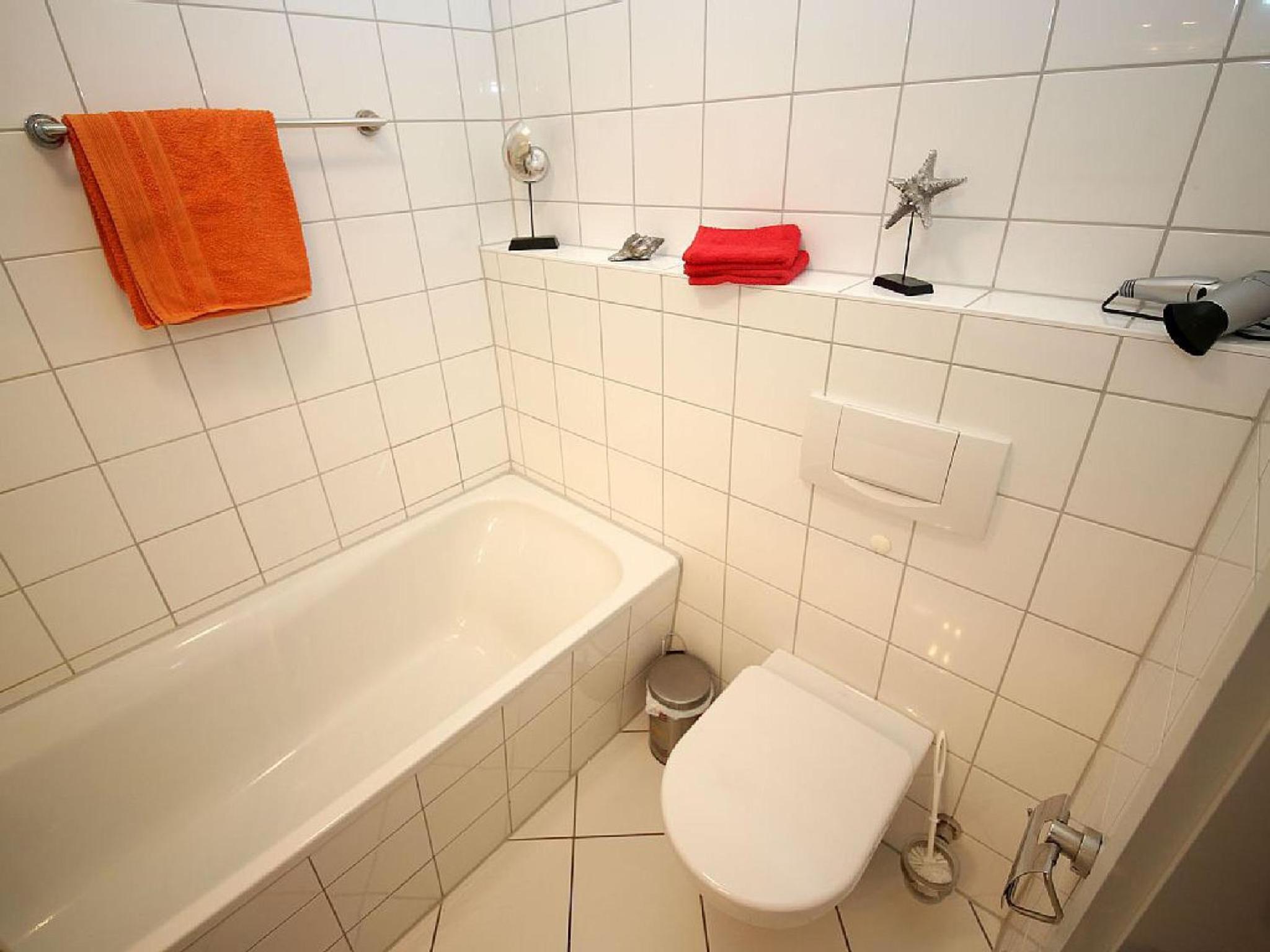 Frisch renoviertes FH Südblick am Meer in Breege, Meerblick von allen drei Etagen, Terrasse, Balkon, Sauna und Parkplatz