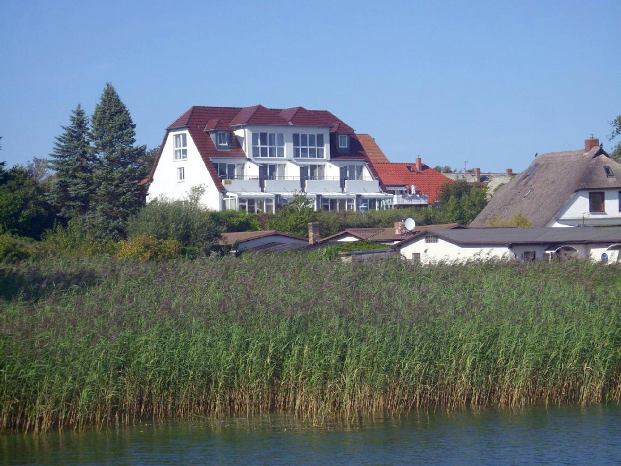 Frisch renoviertes FH Südblick am Meer in Breege, Meerblick von allen drei Etagen, Terrasse, Balkon, Sauna und Parkplatz