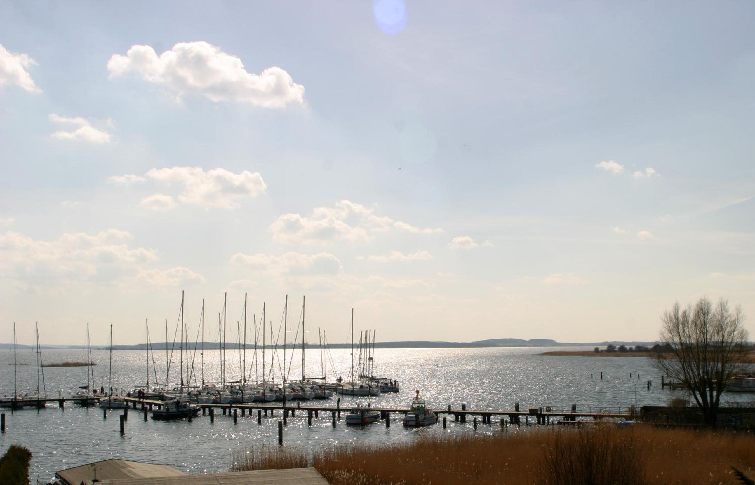 Frisch renoviertes FH Südblick am Meer in Breege, Meerblick von allen drei Etagen, Terrasse, Balkon, Sauna und Parkplatz