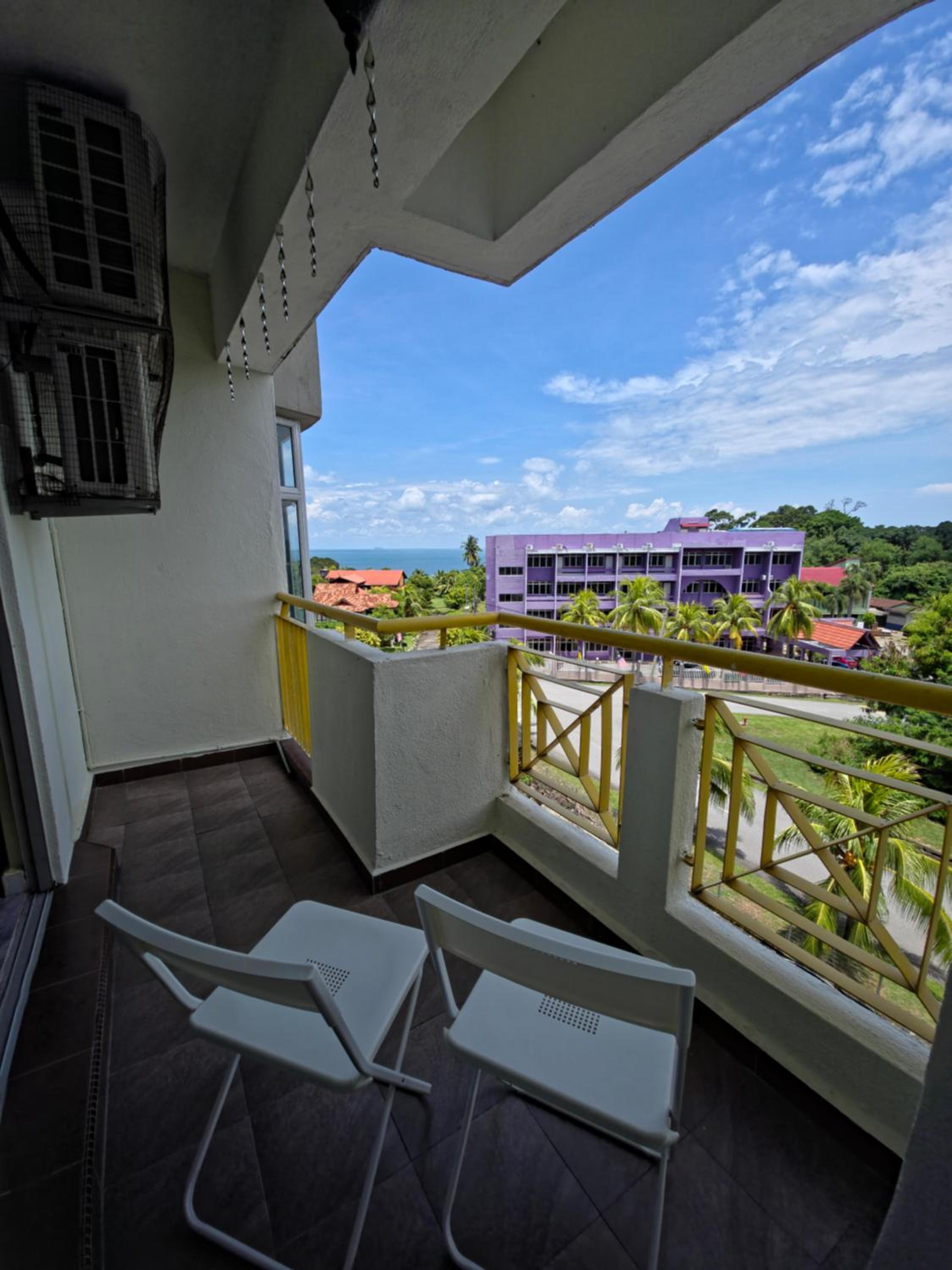 The Sunset Terrace, Ocean View Resort-Teluk Kemang, Sea Views, Walk to beach, Netflix, Beverages & Snacks