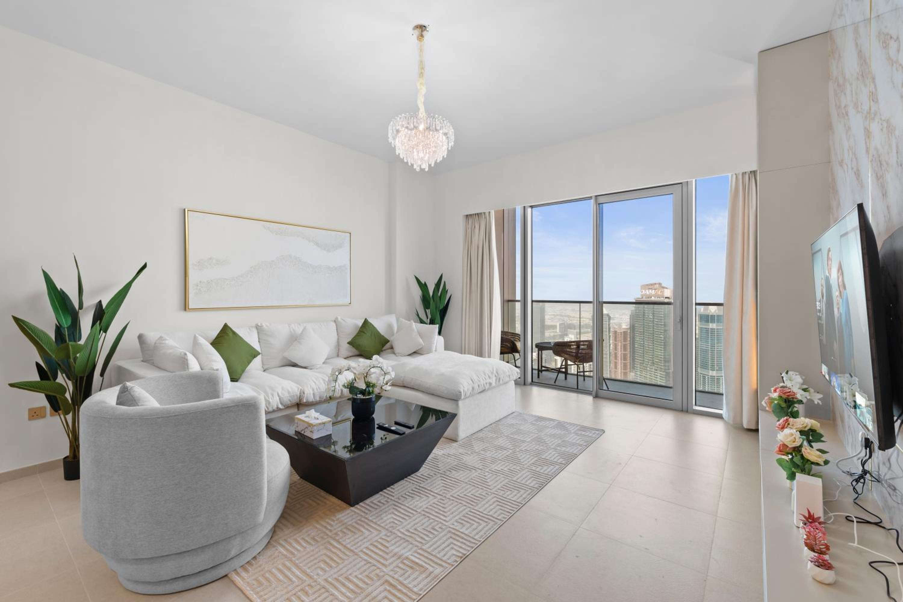 Luxury 2BR Apartment in Downtown Dubai