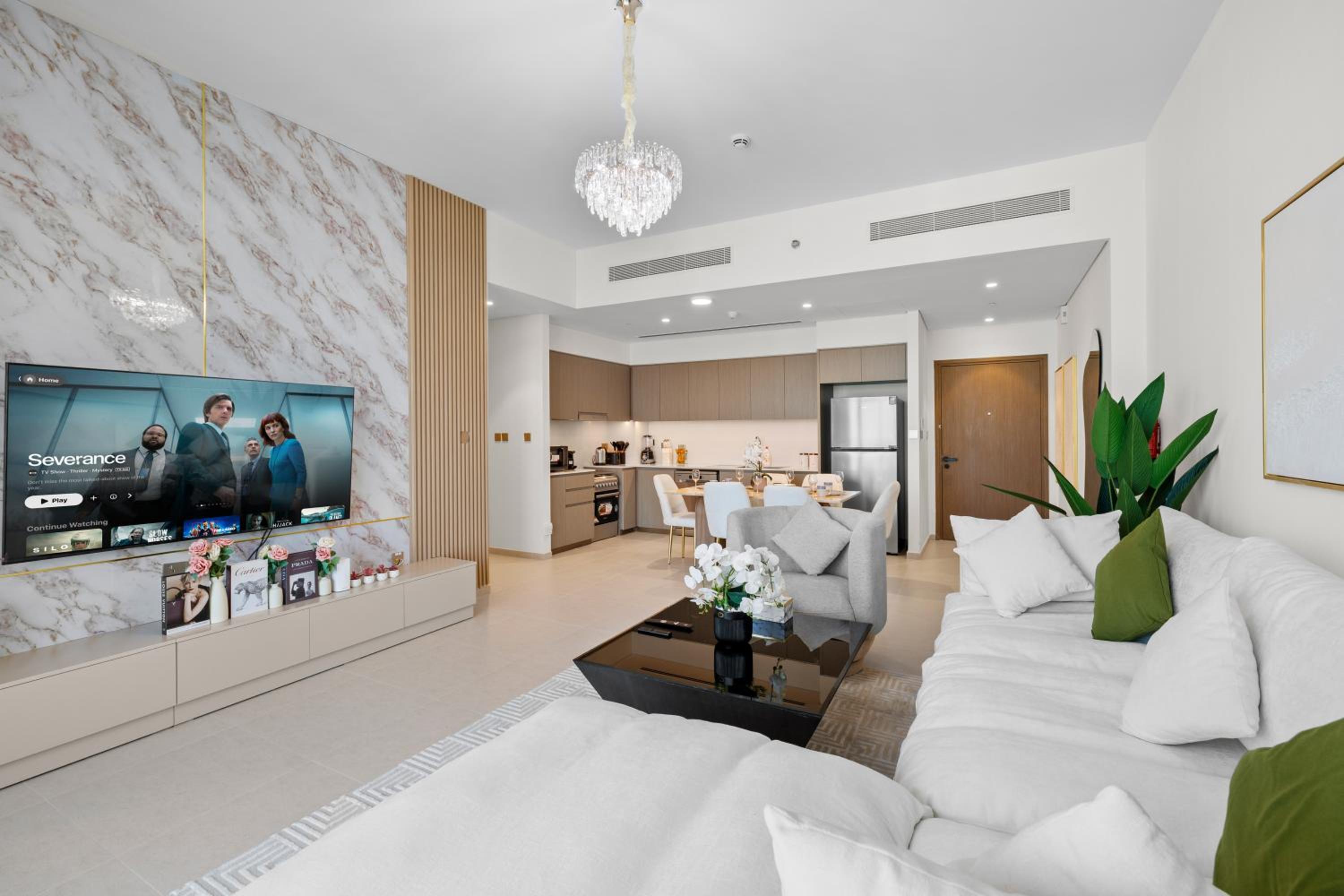 Luxury 2BR Apartment in Downtown Dubai