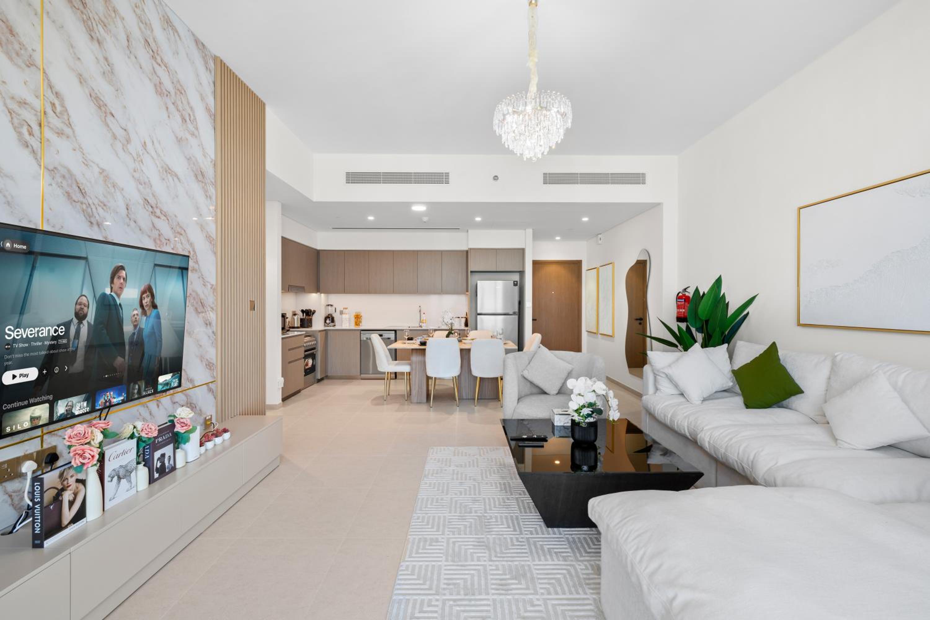 Luxury 2BR Apartment in Downtown Dubai