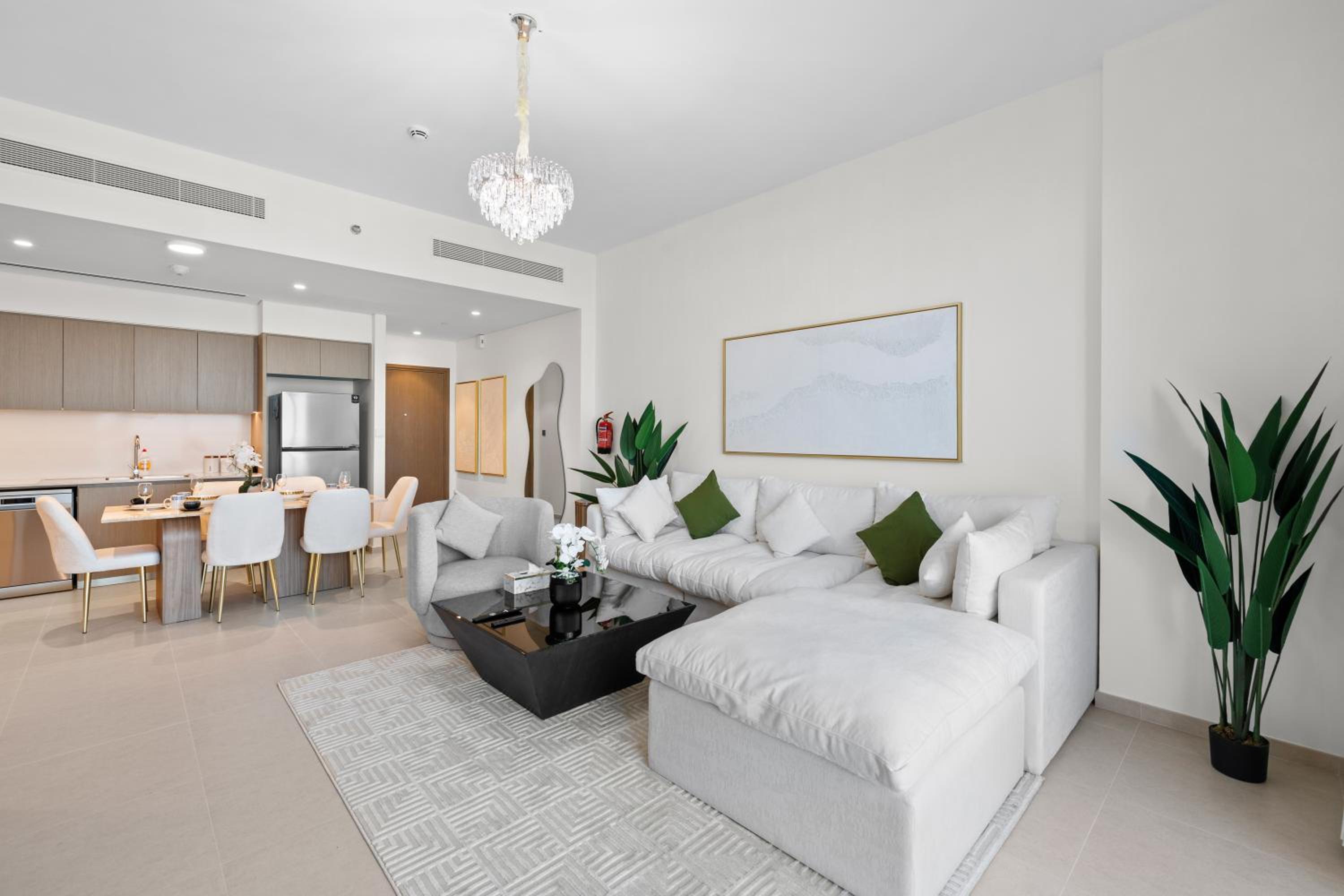 Luxury 2BR Apartment in Downtown Dubai