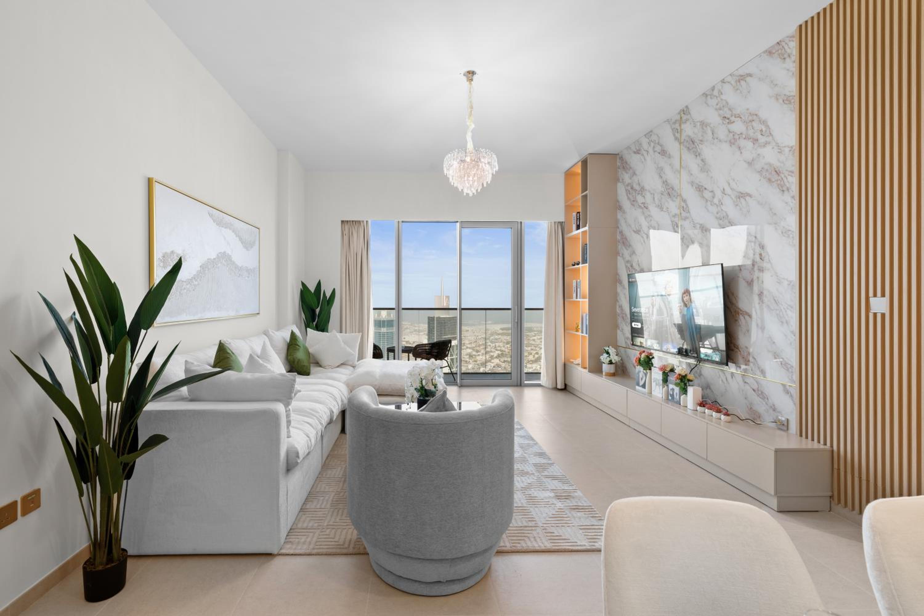 Luxury 2BR Apartment in Downtown Dubai
