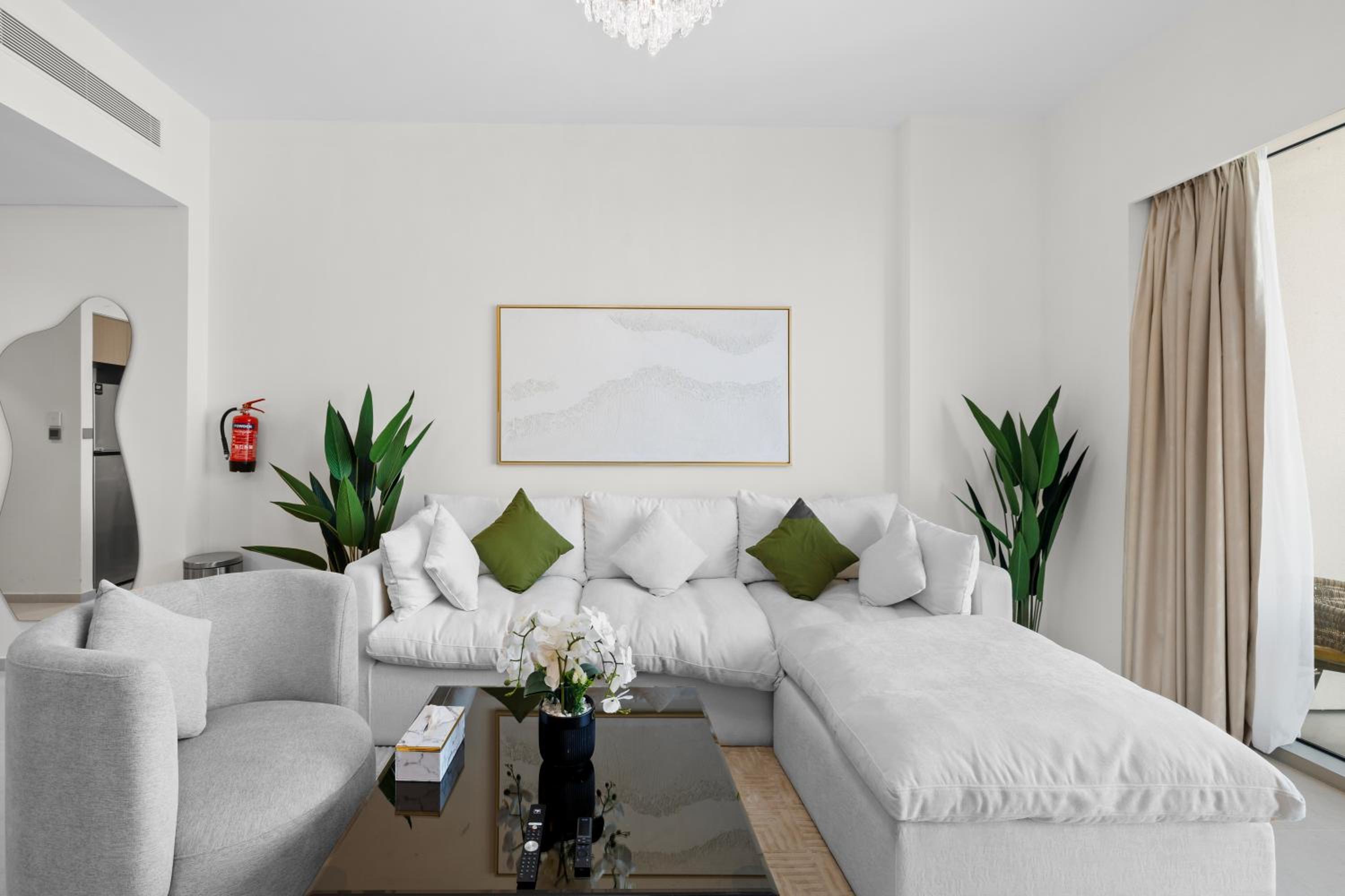 Luxury 2BR Apartment in Downtown Dubai