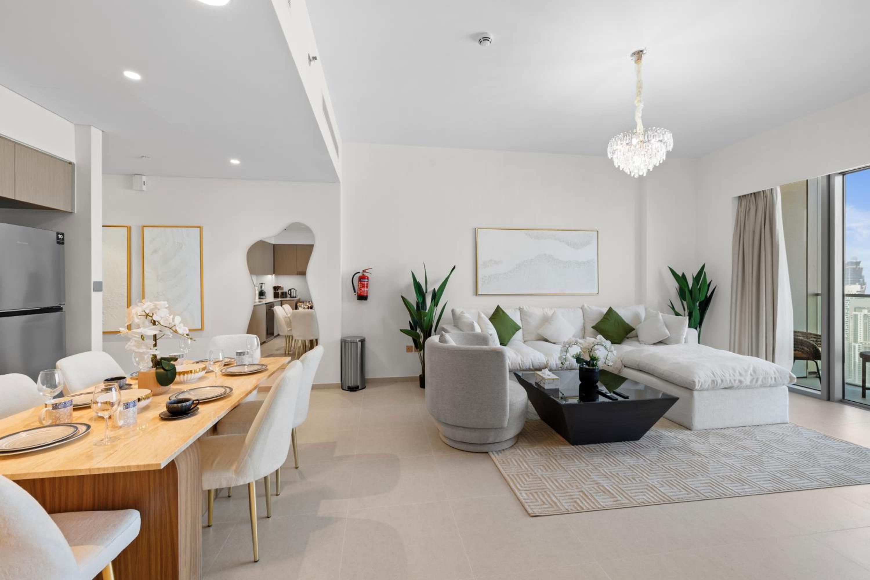 Luxury 2BR Apartment in Downtown Dubai