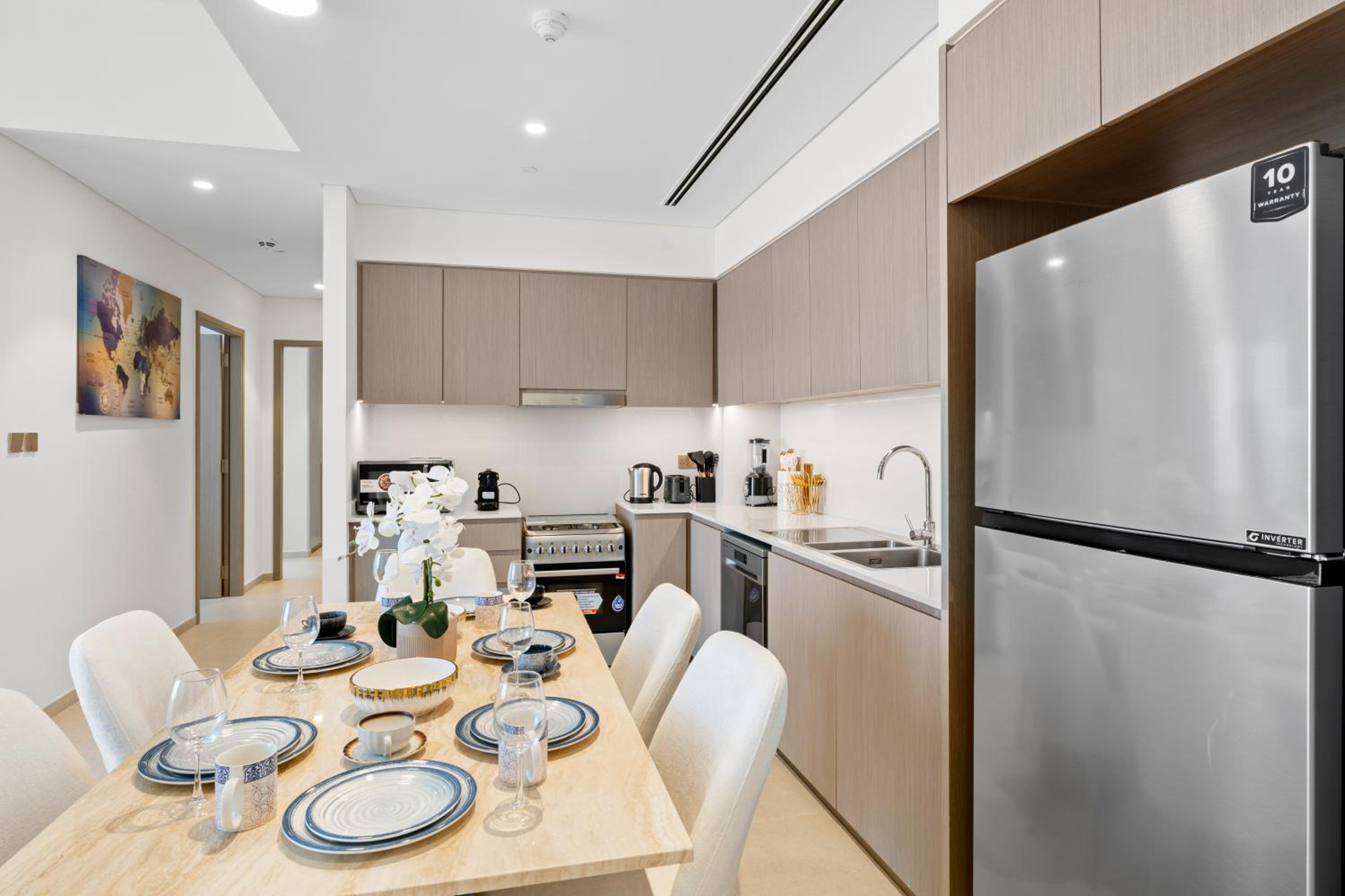 Luxury 2BR Apartment in Downtown Dubai