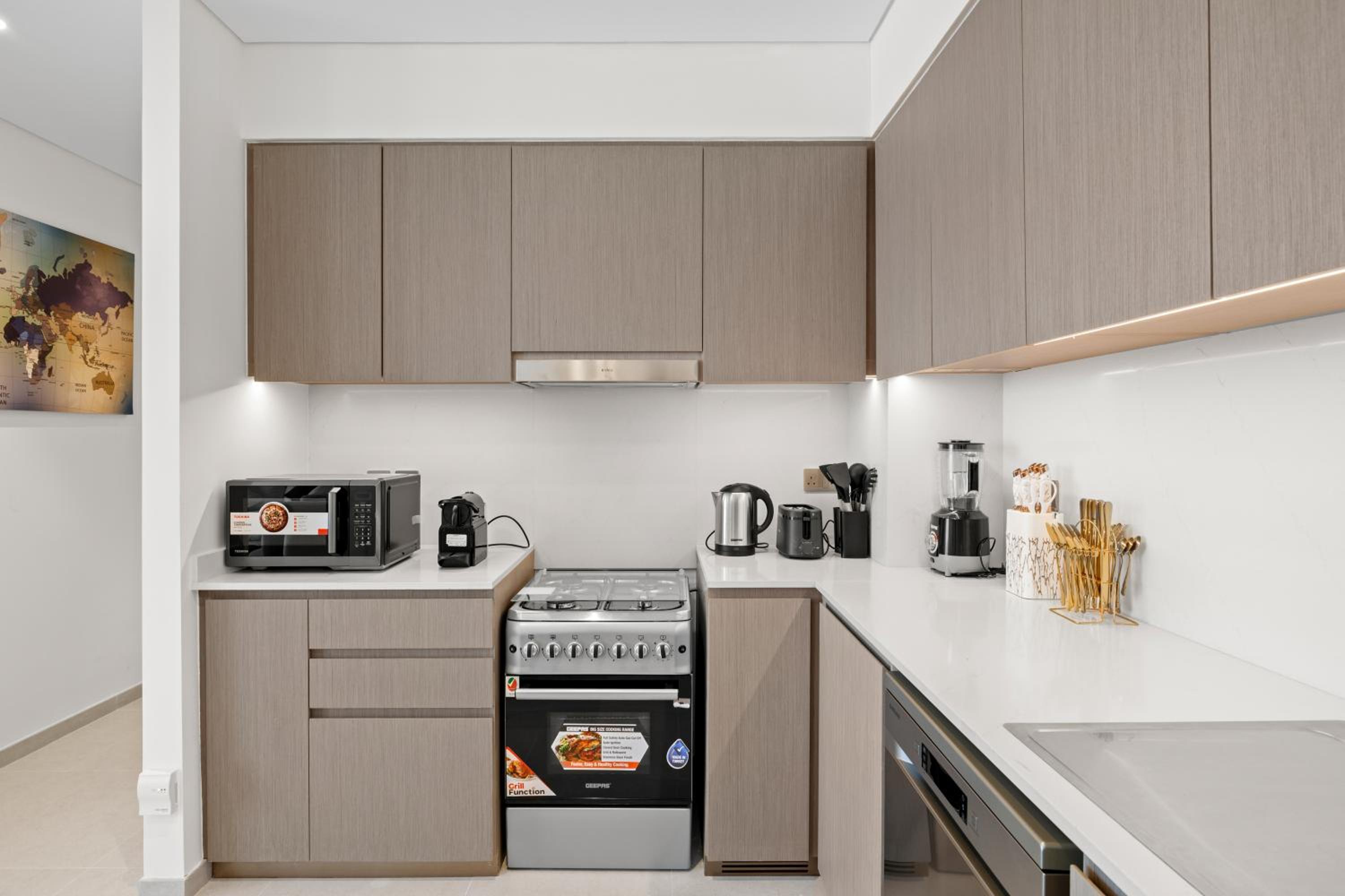 Luxury 2BR Apartment in Downtown Dubai