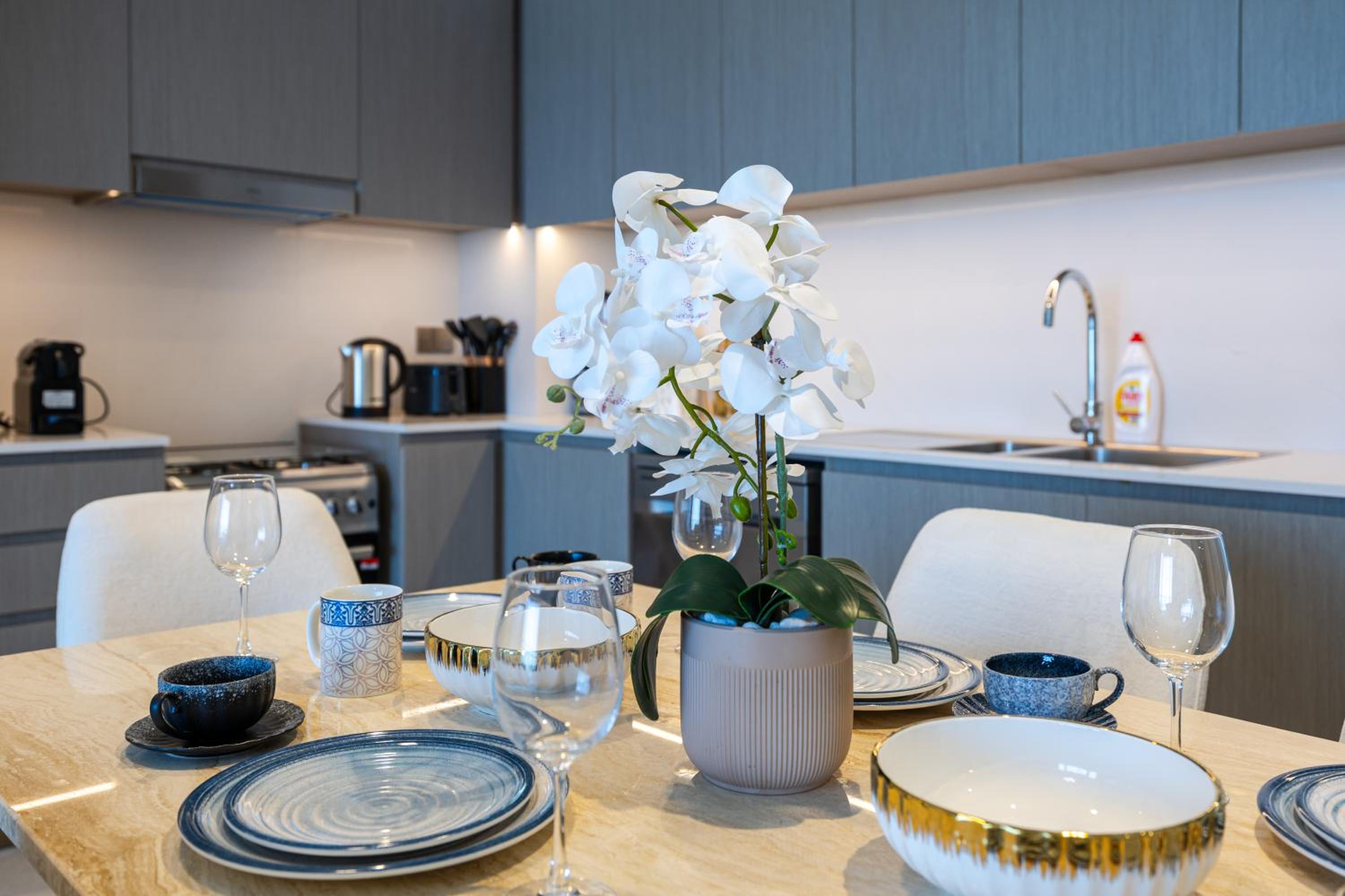 Luxury 2BR Apartment in Downtown Dubai