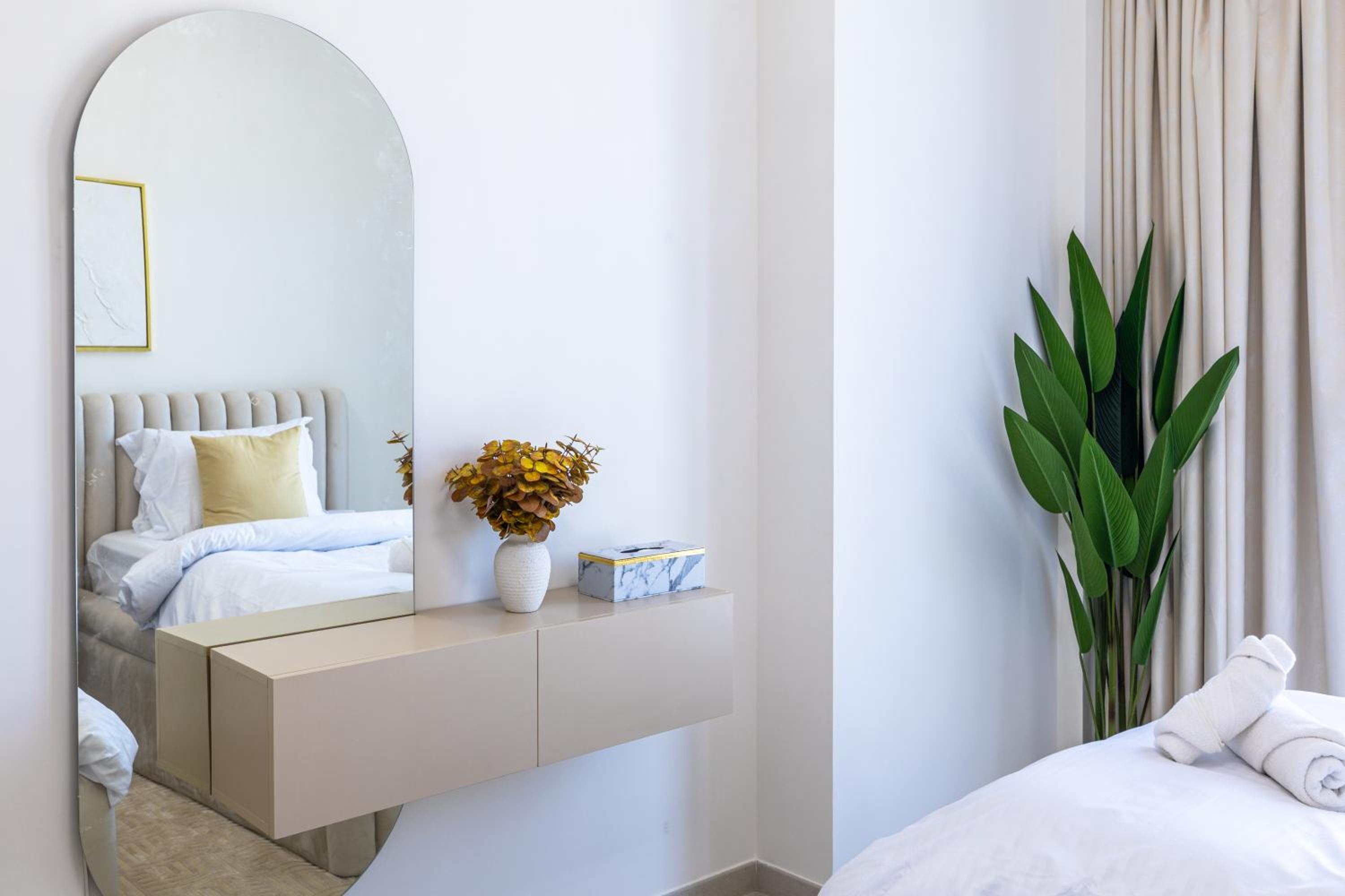 Luxury 2BR Apartment in Downtown Dubai