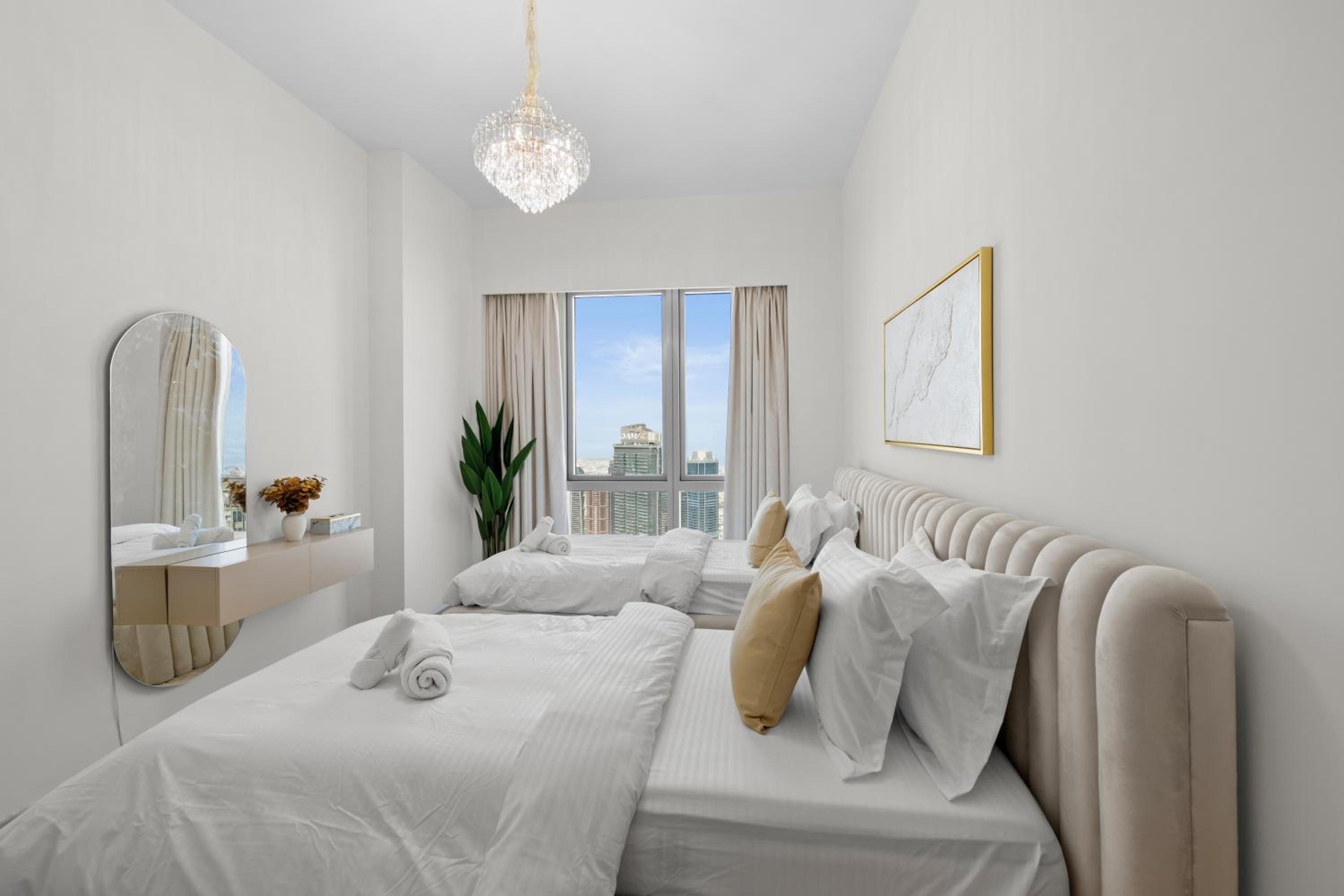 Luxury 2BR Apartment in Downtown Dubai