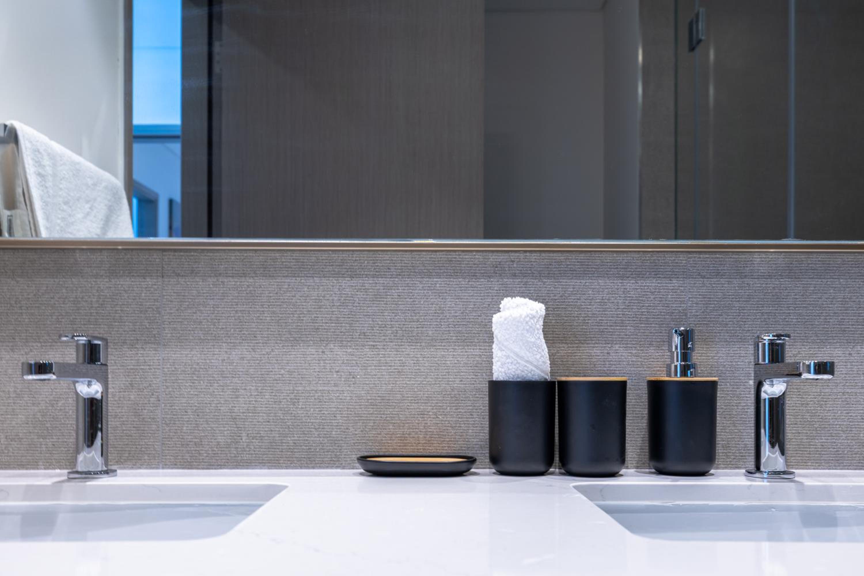 Luxury 2BR Apartment in Downtown Dubai